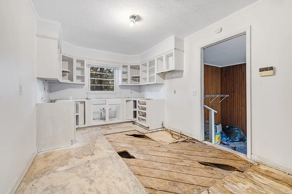 Single Family Residence For Sale in Bowie County , 3001 Mason Street, Texarkana, Texas 75501, 3 Bedrooms, 1 Bathroom, Garage spaces, 1,377 Sqft, built in 1970, Price $117,000, mls#21223545, Real Estate Agent in Texarkana, Homes For Sale in Bowie county, Homes For Sale in Texarkana, Realtor in Texarkana Texas, Real Estate Brokerage Independent Realty Texas, Luminita Cordes Realtor