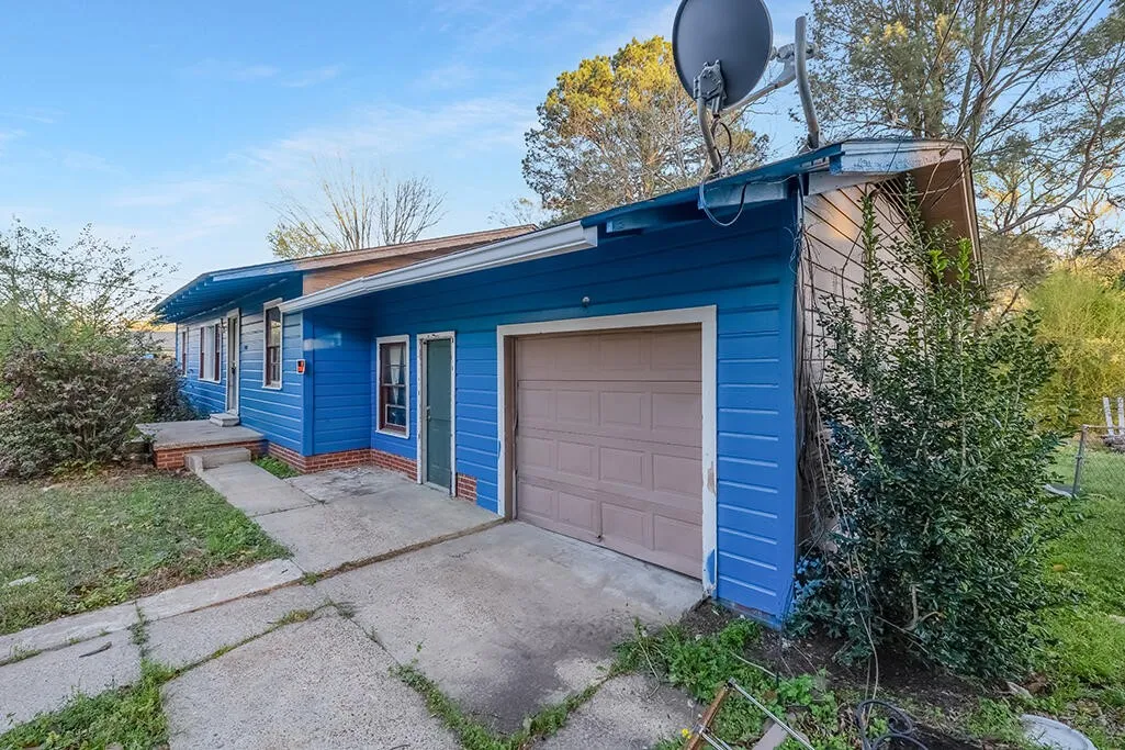 Single Family Residence For Sale in Bowie County , 3001 Mason Street, Texarkana, Texas 75501, 3 Bedrooms, 1 Bathroom, Garage spaces, 1,377 Sqft, built in 1970, Price $117,000, mls#21223545, Real Estate Agent in Texarkana, Homes For Sale in Bowie county, Homes For Sale in Texarkana, Realtor in Texarkana Texas, Real Estate Brokerage Independent Realty Texas, Luminita Cordes Realtor