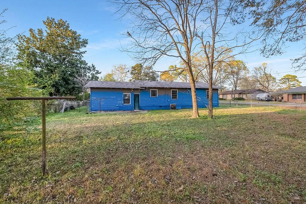 Single Family Residence For Sale in Bowie County , 3001 Mason Street, Texarkana, Texas 75501, 3 Bedrooms, 1 Bathroom, Garage spaces, 1,377 Sqft, built in 1970, Price $117,000, mls#21223545, Real Estate Agent in Texarkana, Homes For Sale in Bowie county, Homes For Sale in Texarkana, Realtor in Texarkana Texas, Real Estate Brokerage Independent Realty Texas, Luminita Cordes Realtor
