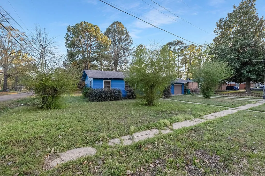 Single Family Residence For Sale in Bowie County , 3001 Mason Street, Texarkana, Texas 75501, 3 Bedrooms, 1 Bathroom, Garage spaces, 1,377 Sqft, built in 1970, Price $117,000, mls#21223545, Real Estate Agent in Texarkana, Homes For Sale in Bowie county, Homes For Sale in Texarkana, Realtor in Texarkana Texas, Real Estate Brokerage Independent Realty Texas, Luminita Cordes Realtor