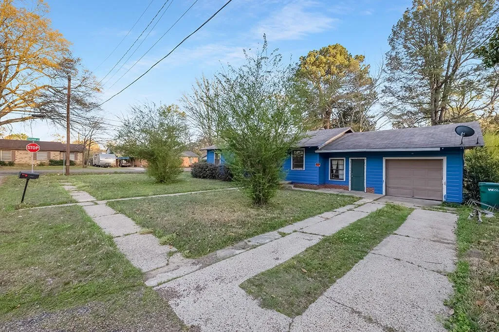 Single Family Residence For Sale in Bowie County , 3001 Mason Street, Texarkana, Texas 75501, 3 Bedrooms, 1 Bathroom, Garage spaces, 1,377 Sqft, built in 1970, Price $117,000, mls#21223545, Real Estate Agent in Texarkana, Homes For Sale in Bowie county, Homes For Sale in Texarkana, Realtor in Texarkana Texas, Real Estate Brokerage Independent Realty Texas, Luminita Cordes Realtor
