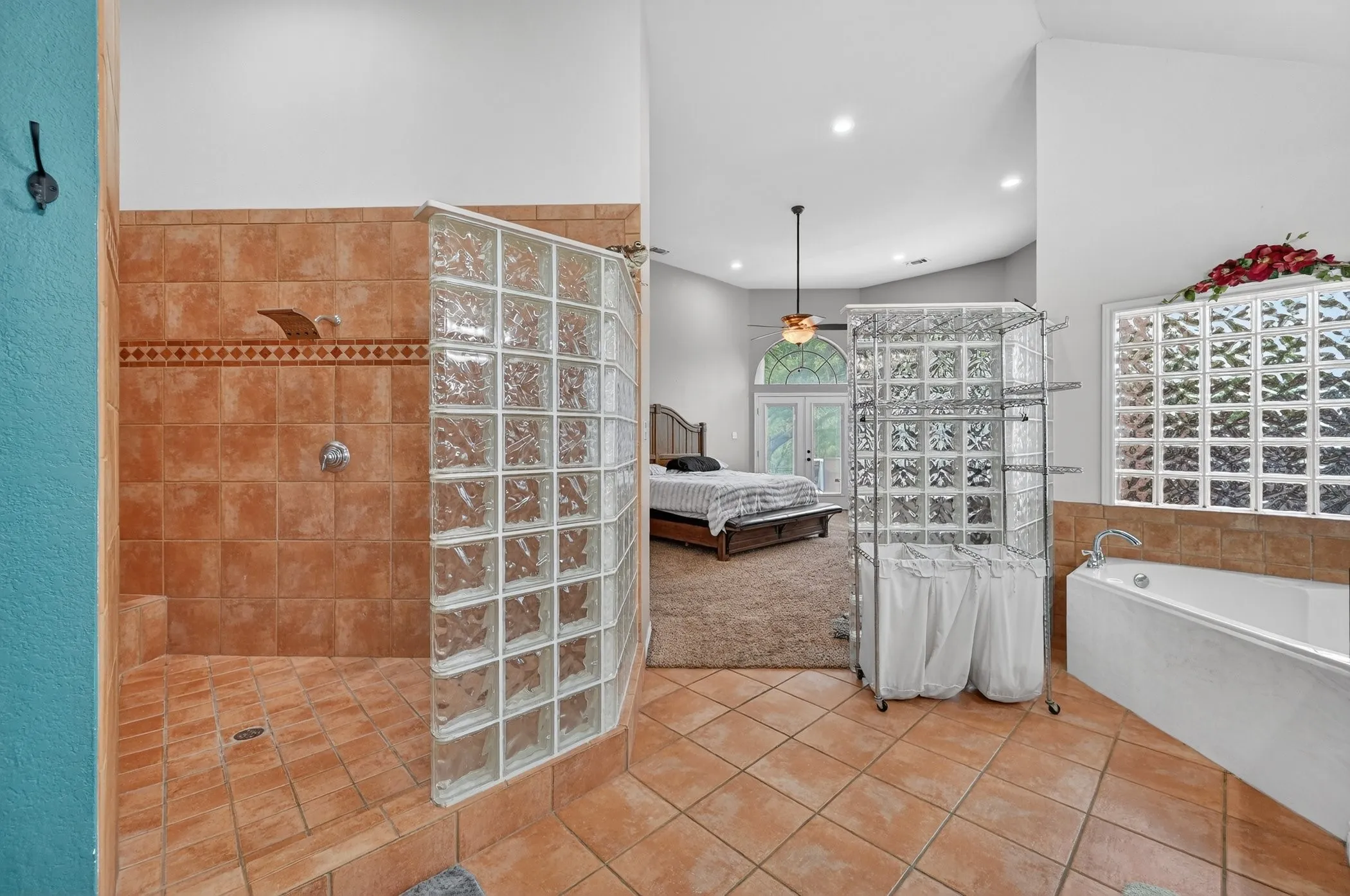 Single Family Residence For Sale in Ellis County , 4851 Stout Road, Midlothian, Texas 76065, 4 Bedroom, 4 Bathroom, 2 Garage spaces, 3,158 Sqft, built in 2001, mls#21223222, Real Estate Agent in Midlothian, Homes For Sale in Ellis county, Homes For Sale in Midlothian, Realtor in Midlothian Texas, Real Estate Brokerage Independent Realty Texas, Luminita Cordes Realtor