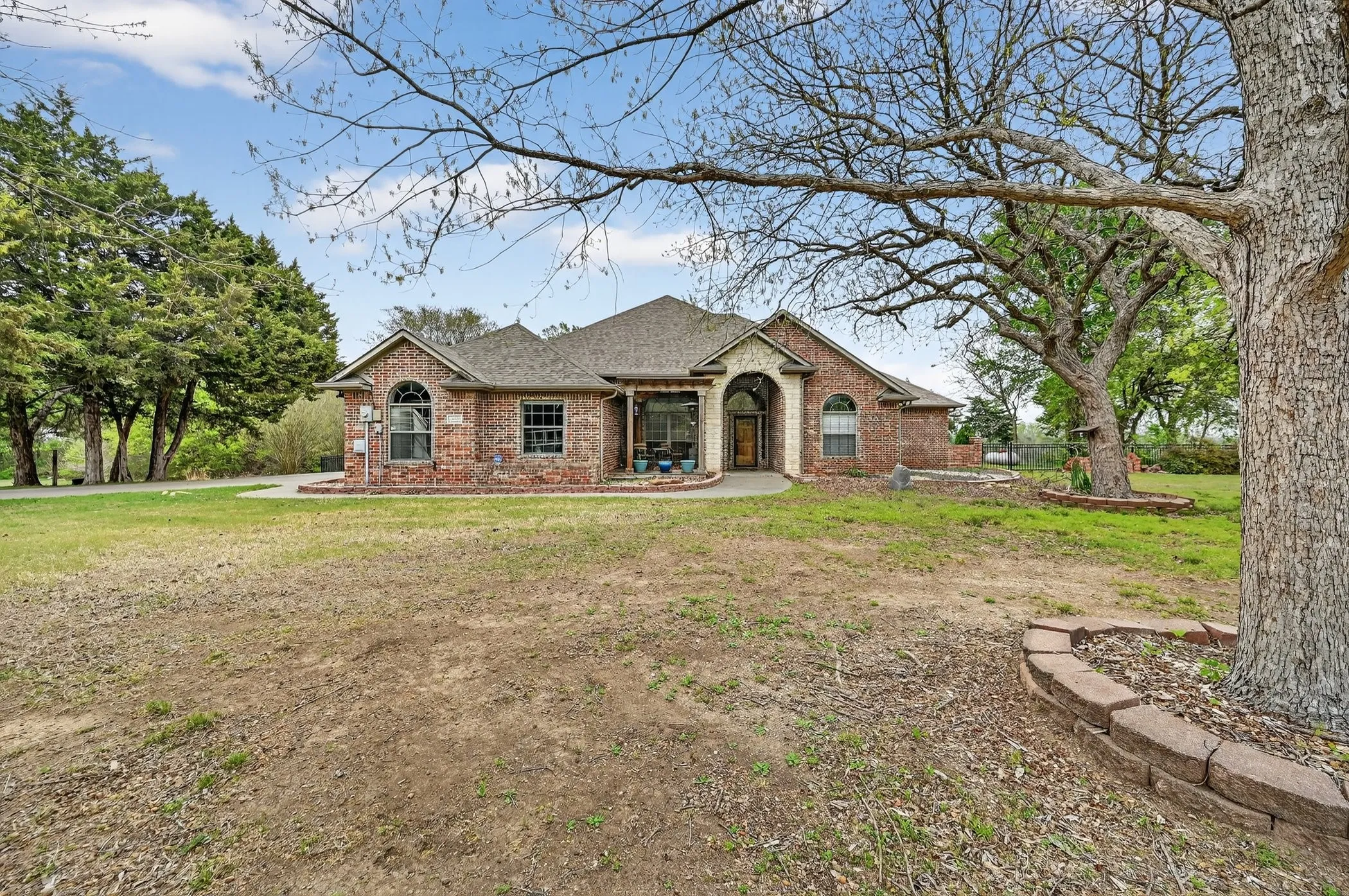 Single Family Residence For Sale in Ellis County , 4851 Stout Road, Midlothian, Texas 76065, 4 Bedroom, 4 Bathroom, 2 Garage spaces, 3,158 Sqft, built in 2001, mls#21223222, Real Estate Agent in Midlothian, Homes For Sale in Ellis county, Homes For Sale in Midlothian, Realtor in Midlothian Texas, Real Estate Brokerage Independent Realty Texas, Luminita Cordes Realtor