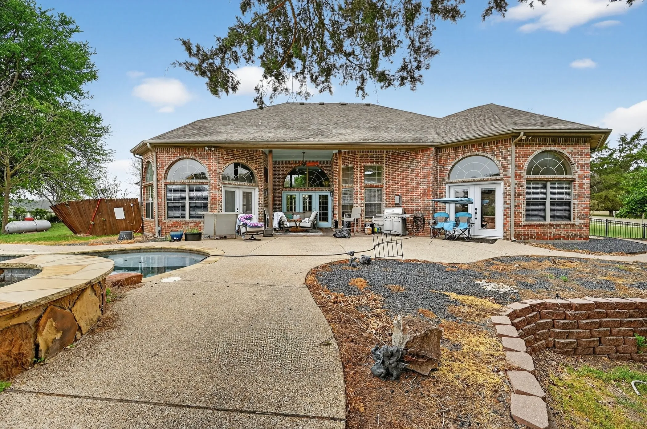 Single Family Residence For Sale in Ellis County , 4851 Stout Road, Midlothian, Texas 76065, 4 Bedroom, 4 Bathroom, 2 Garage spaces, 3,158 Sqft, built in 2001, mls#21223222, Real Estate Agent in Midlothian, Homes For Sale in Ellis county, Homes For Sale in Midlothian, Realtor in Midlothian Texas, Real Estate Brokerage Independent Realty Texas, Luminita Cordes Realtor