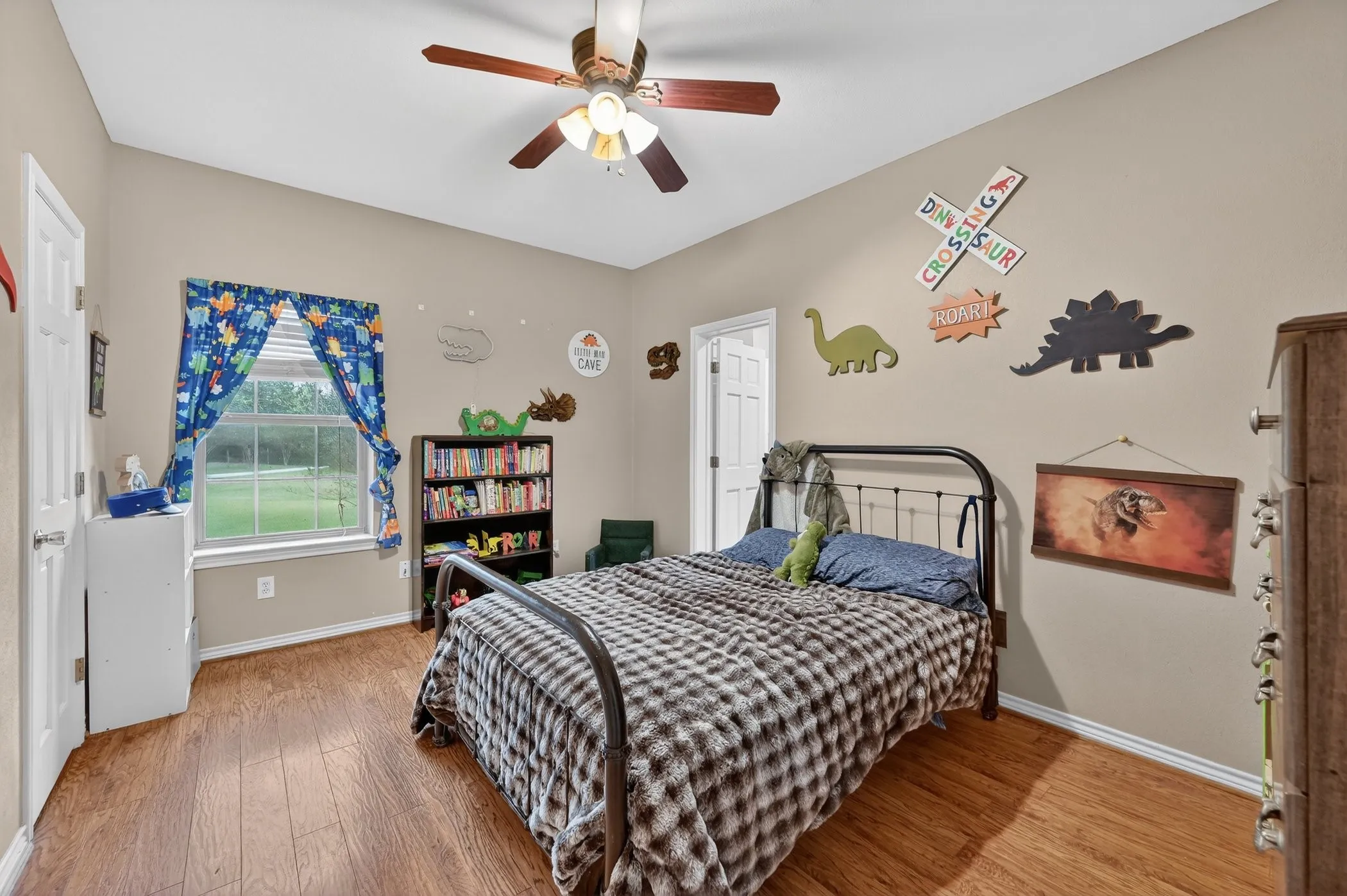 Single Family Residence For Sale in Ellis County , 4851 Stout Road, Midlothian, Texas 76065, 4 Bedroom, 4 Bathroom, 2 Garage spaces, 3,158 Sqft, built in 2001, mls#21223222, Real Estate Agent in Midlothian, Homes For Sale in Ellis county, Homes For Sale in Midlothian, Realtor in Midlothian Texas, Real Estate Brokerage Independent Realty Texas, Luminita Cordes Realtor