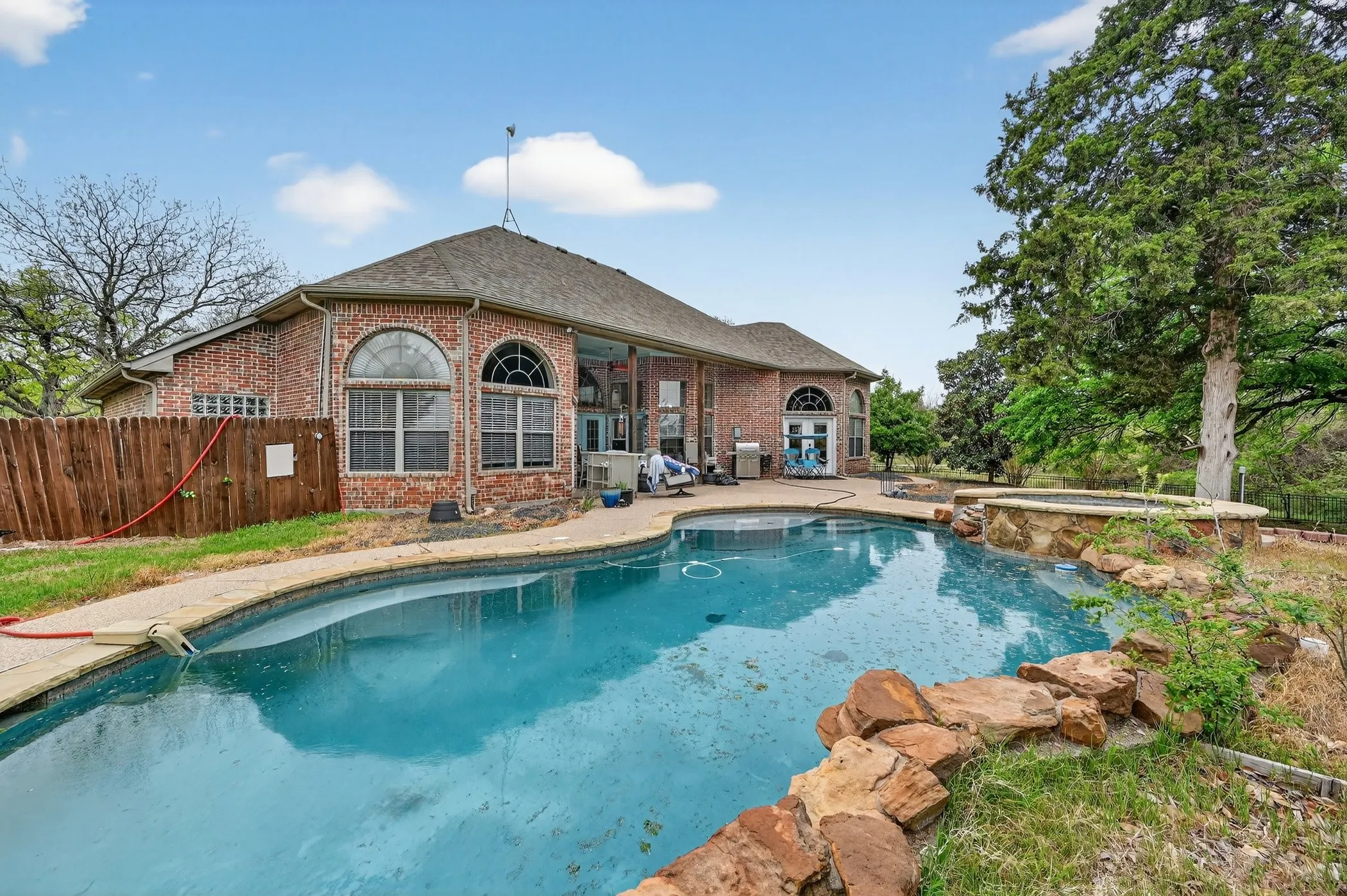 Single Family Residence For Sale in Ellis County , 4851 Stout Road, Midlothian, Texas 76065, 4 Bedroom, 4 Bathroom, 2 Garage spaces, 3,158 Sqft, built in 2001, mls#21223222, Real Estate Agent in Midlothian, Homes For Sale in Ellis county, Homes For Sale in Midlothian, Realtor in Midlothian Texas, Real Estate Brokerage Independent Realty Texas, Luminita Cordes Realtor