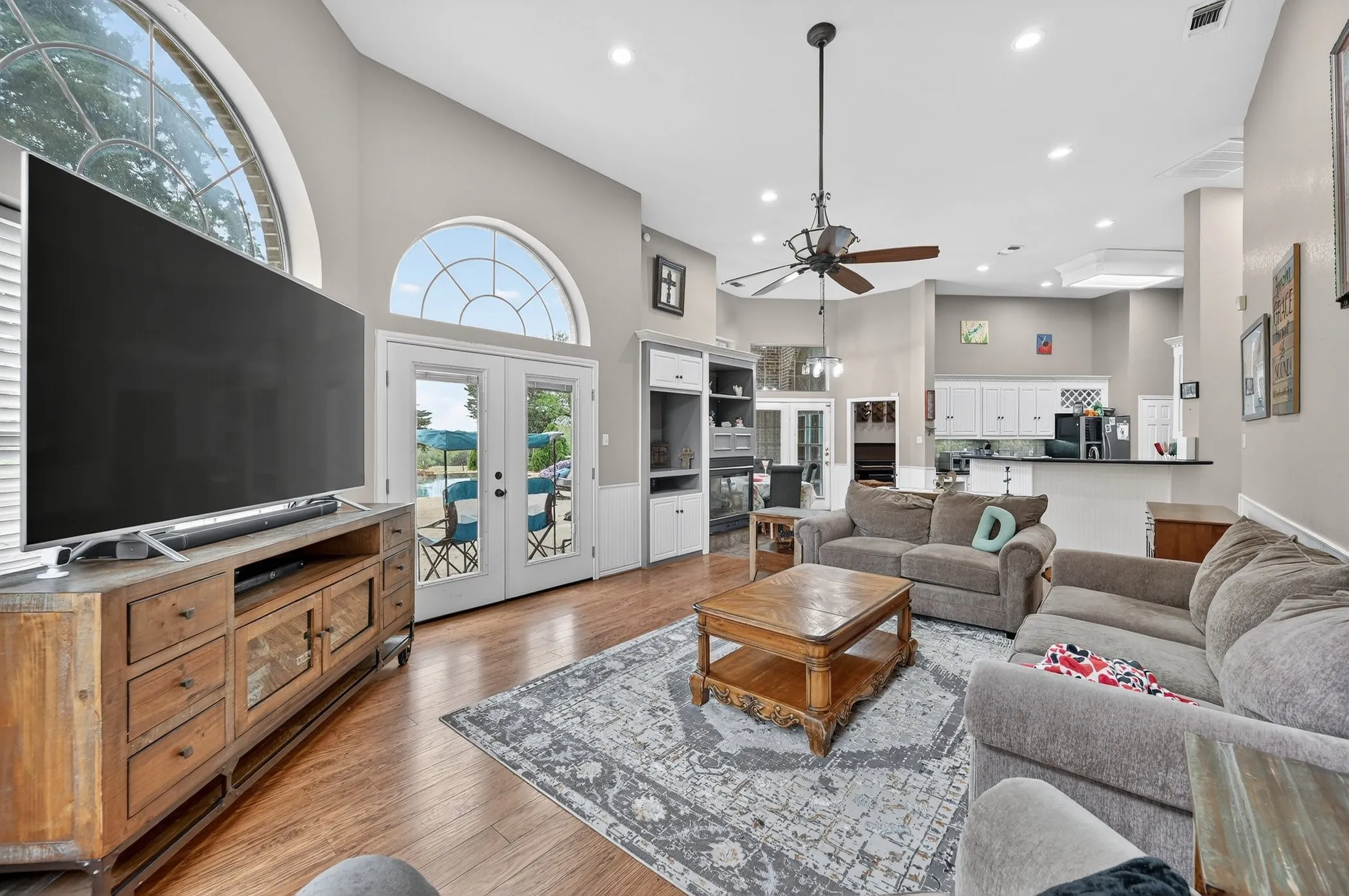 Single Family Residence For Sale in Ellis County , 4851 Stout Road, Midlothian, Texas 76065, 4 Bedroom, 4 Bathroom, 2 Garage spaces, 3,158 Sqft, built in 2001, mls#21223222, Real Estate Agent in Midlothian, Homes For Sale in Ellis county, Homes For Sale in Midlothian, Realtor in Midlothian Texas, Real Estate Brokerage Independent Realty Texas, Luminita Cordes Realtor