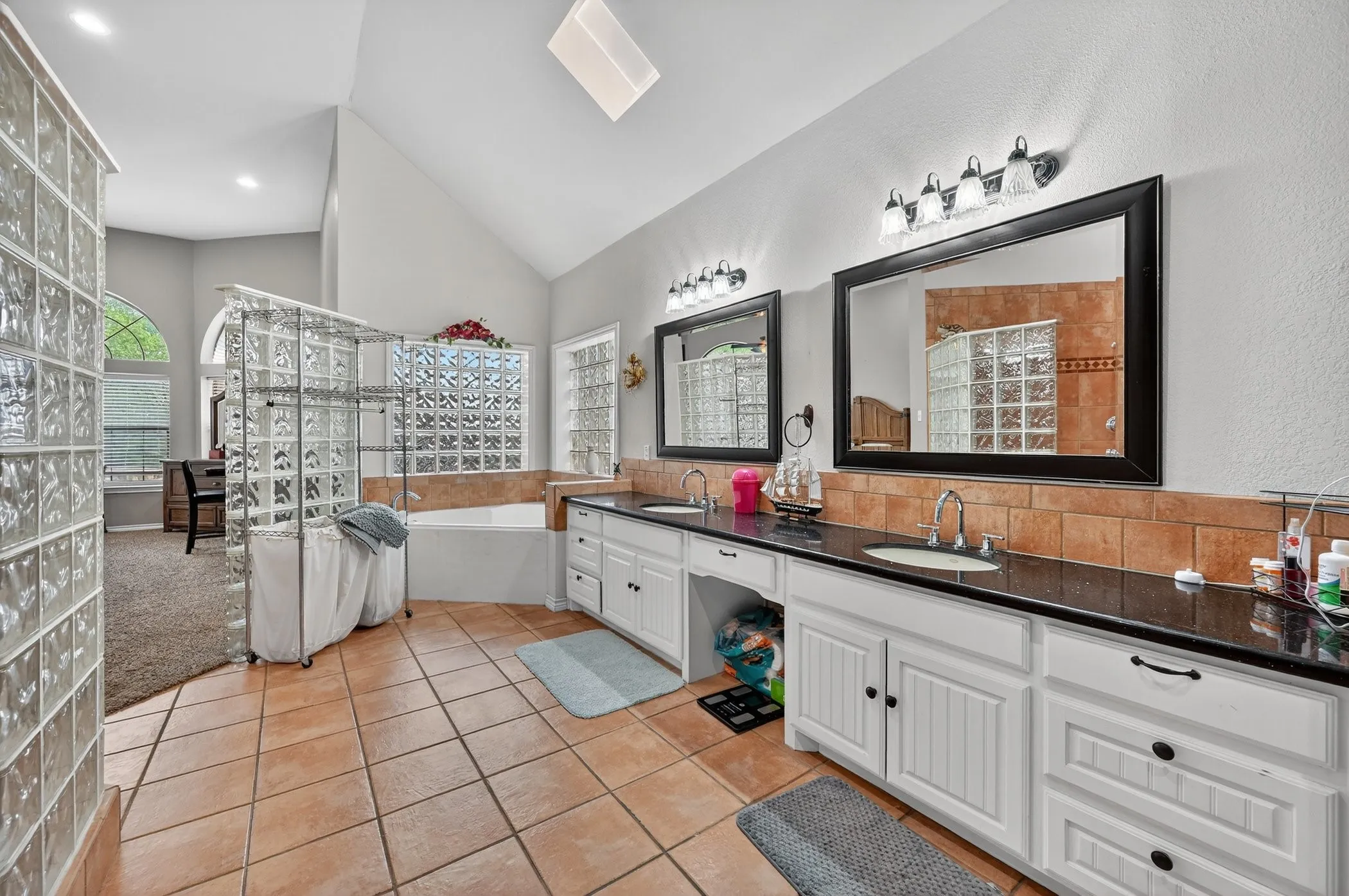Single Family Residence For Sale in Ellis County , 4851 Stout Road, Midlothian, Texas 76065, 4 Bedroom, 4 Bathroom, 2 Garage spaces, 3,158 Sqft, built in 2001, mls#21223222, Real Estate Agent in Midlothian, Homes For Sale in Ellis county, Homes For Sale in Midlothian, Realtor in Midlothian Texas, Real Estate Brokerage Independent Realty Texas, Luminita Cordes Realtor