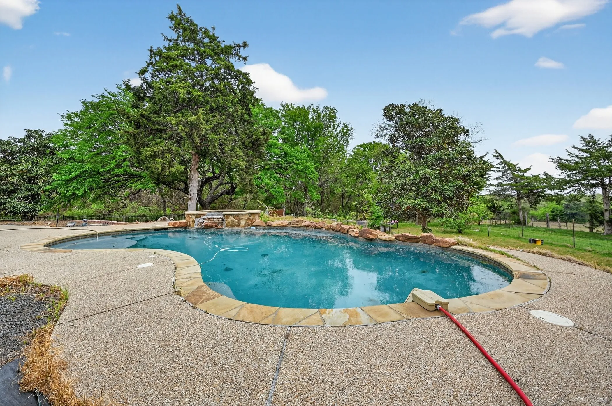 Single Family Residence For Sale in Ellis County , 4851 Stout Road, Midlothian, Texas 76065, 4 Bedroom, 4 Bathroom, 2 Garage spaces, 3,158 Sqft, built in 2001, mls#21223222, Real Estate Agent in Midlothian, Homes For Sale in Ellis county, Homes For Sale in Midlothian, Realtor in Midlothian Texas, Real Estate Brokerage Independent Realty Texas, Luminita Cordes Realtor