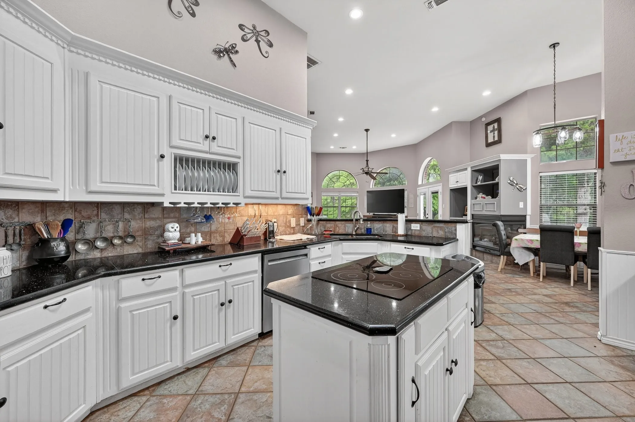 Single Family Residence For Sale in Ellis County , 4851 Stout Road, Midlothian, Texas 76065, 4 Bedroom, 4 Bathroom, 2 Garage spaces, 3,158 Sqft, built in 2001, mls#21223222, Real Estate Agent in Midlothian, Homes For Sale in Ellis county, Homes For Sale in Midlothian, Realtor in Midlothian Texas, Real Estate Brokerage Independent Realty Texas, Luminita Cordes Realtor