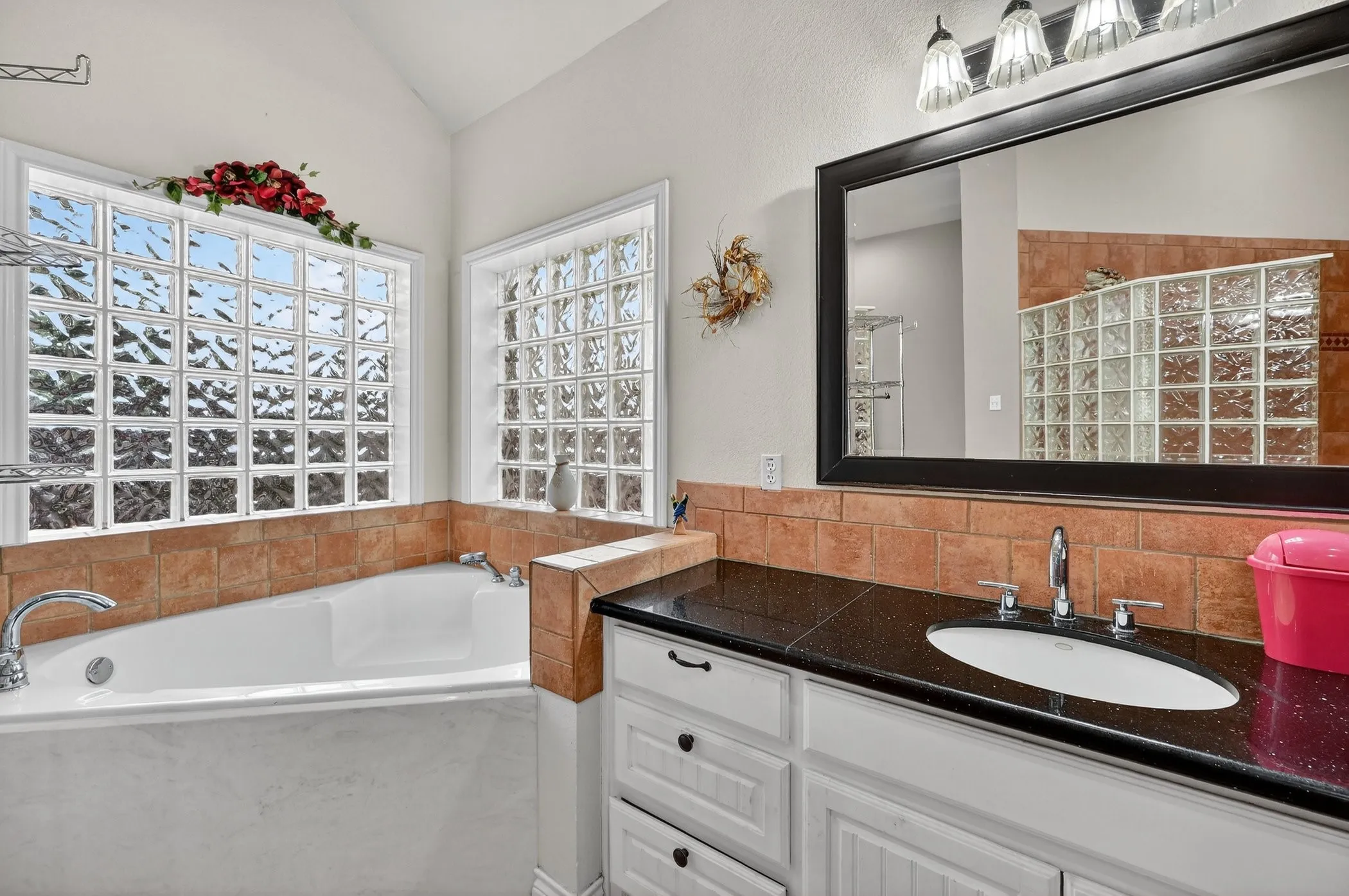 Single Family Residence For Sale in Ellis County , 4851 Stout Road, Midlothian, Texas 76065, 4 Bedroom, 4 Bathroom, 2 Garage spaces, 3,158 Sqft, built in 2001, mls#21223222, Real Estate Agent in Midlothian, Homes For Sale in Ellis county, Homes For Sale in Midlothian, Realtor in Midlothian Texas, Real Estate Brokerage Independent Realty Texas, Luminita Cordes Realtor