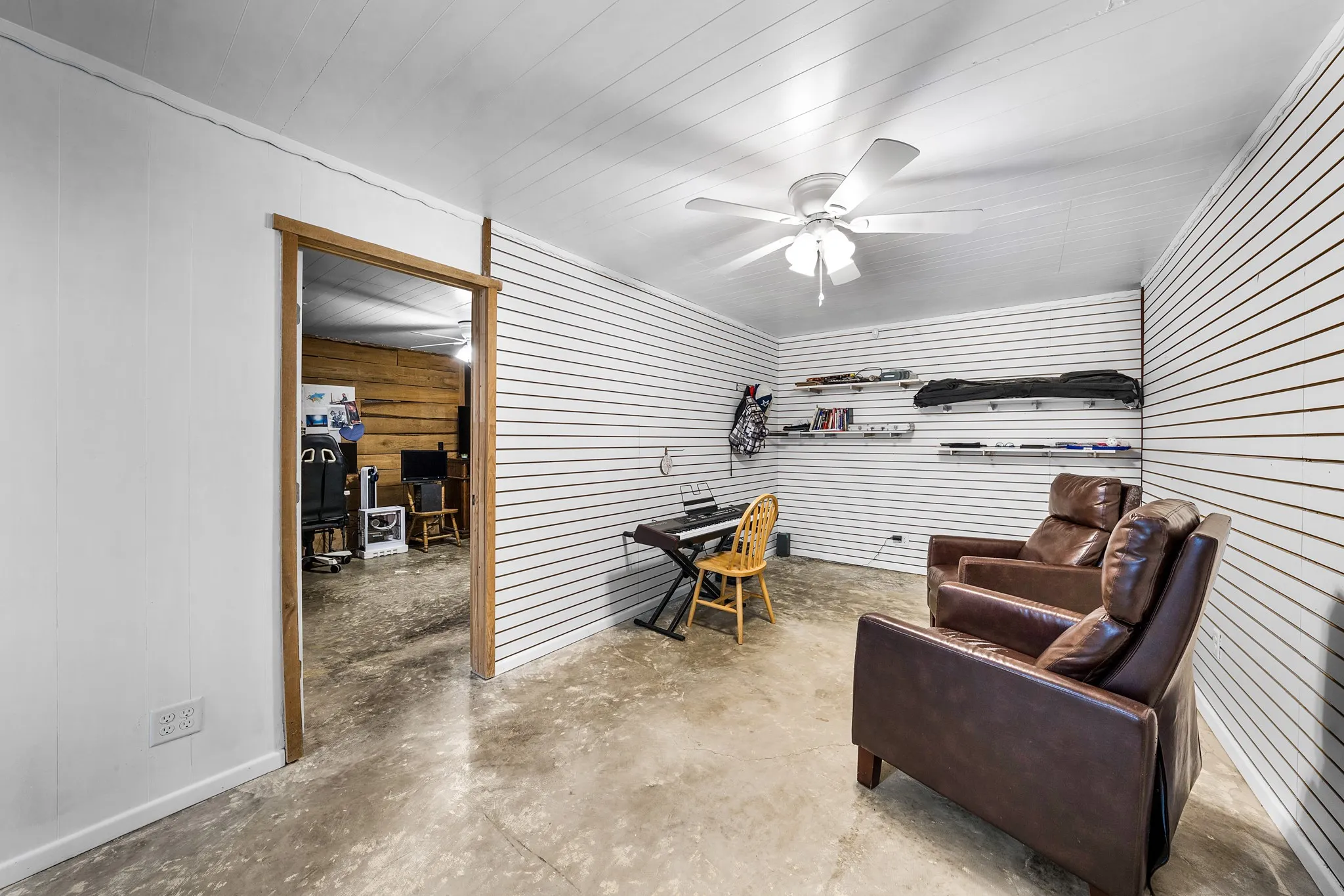 Business For Sale in Hopkins County , 8505 W Interstate Highway 30, Cumby, Texas 75433, 0, 0, Garage spaces, 1,728 Sqft, built in 2002, Preowned, mls#21223533, Real Estate Agent in Cumby, Homes For Sale in Hopkins county, Homes For Sale in Cumby, Realtor in Cumby Texas, Real Estate Brokerage Independent Realty Texas, Luminita Cordes Realtor