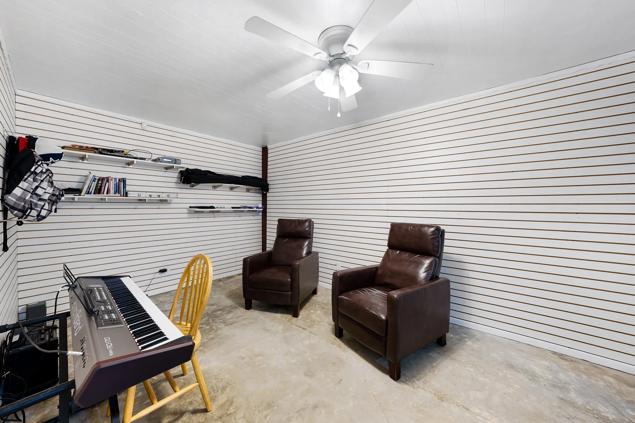 Business For Sale in Hopkins County , 8505 W Interstate Highway 30, Cumby, Texas 75433, 0, 0, Garage spaces, 1,728 Sqft, built in 2002, Preowned, mls#21223533, Real Estate Agent in Cumby, Homes For Sale in Hopkins county, Homes For Sale in Cumby, Realtor in Cumby Texas, Real Estate Brokerage Independent Realty Texas, Luminita Cordes Realtor