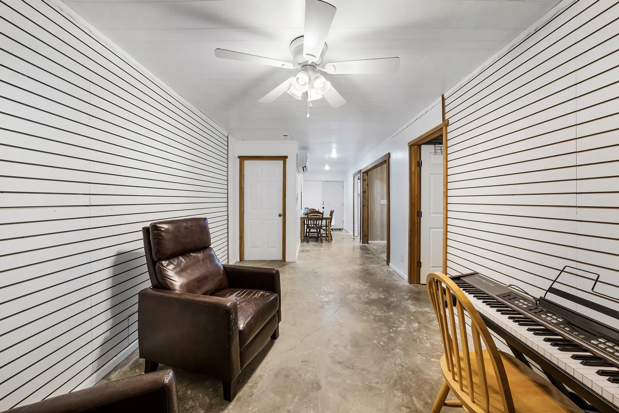 Business For Sale in Hopkins County , 8505 W Interstate Highway 30, Cumby, Texas 75433, 0, 0, Garage spaces, 1,728 Sqft, built in 2002, Preowned, mls#21223533, Real Estate Agent in Cumby, Homes For Sale in Hopkins county, Homes For Sale in Cumby, Realtor in Cumby Texas, Real Estate Brokerage Independent Realty Texas, Luminita Cordes Realtor