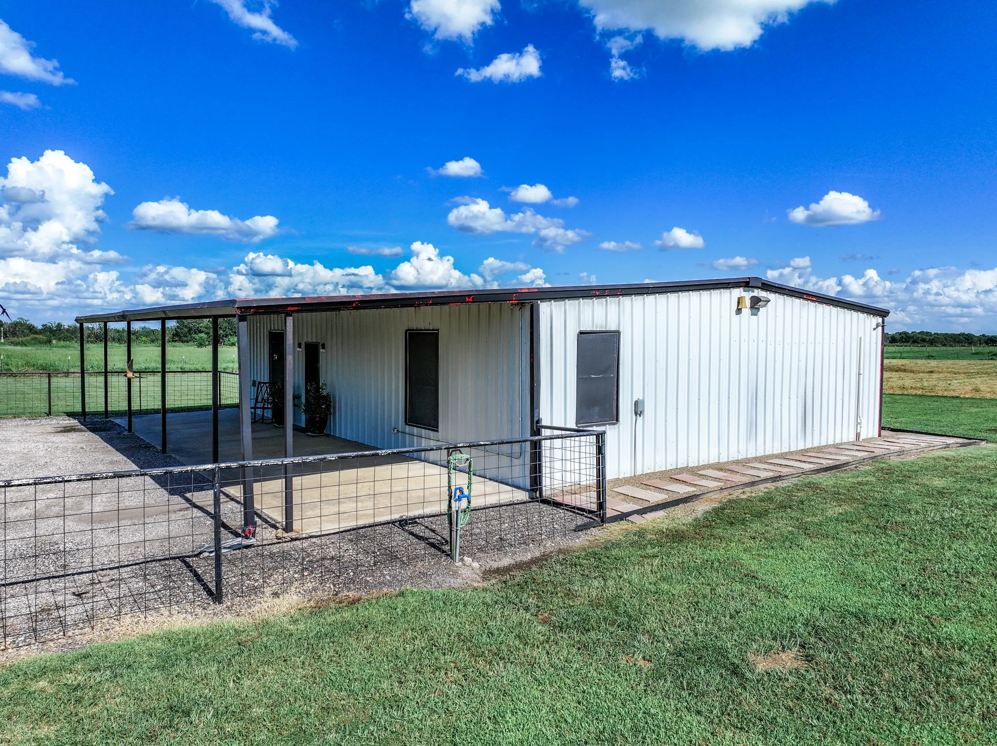 Business For Sale in Hopkins County , 8505 W Interstate Highway 30, Cumby, Texas 75433, 0, 0, Garage spaces, 1,728 Sqft, built in 2002, Preowned, mls#21223533, Real Estate Agent in Cumby, Homes For Sale in Hopkins county, Homes For Sale in Cumby, Realtor in Cumby Texas, Real Estate Brokerage Independent Realty Texas, Luminita Cordes Realtor