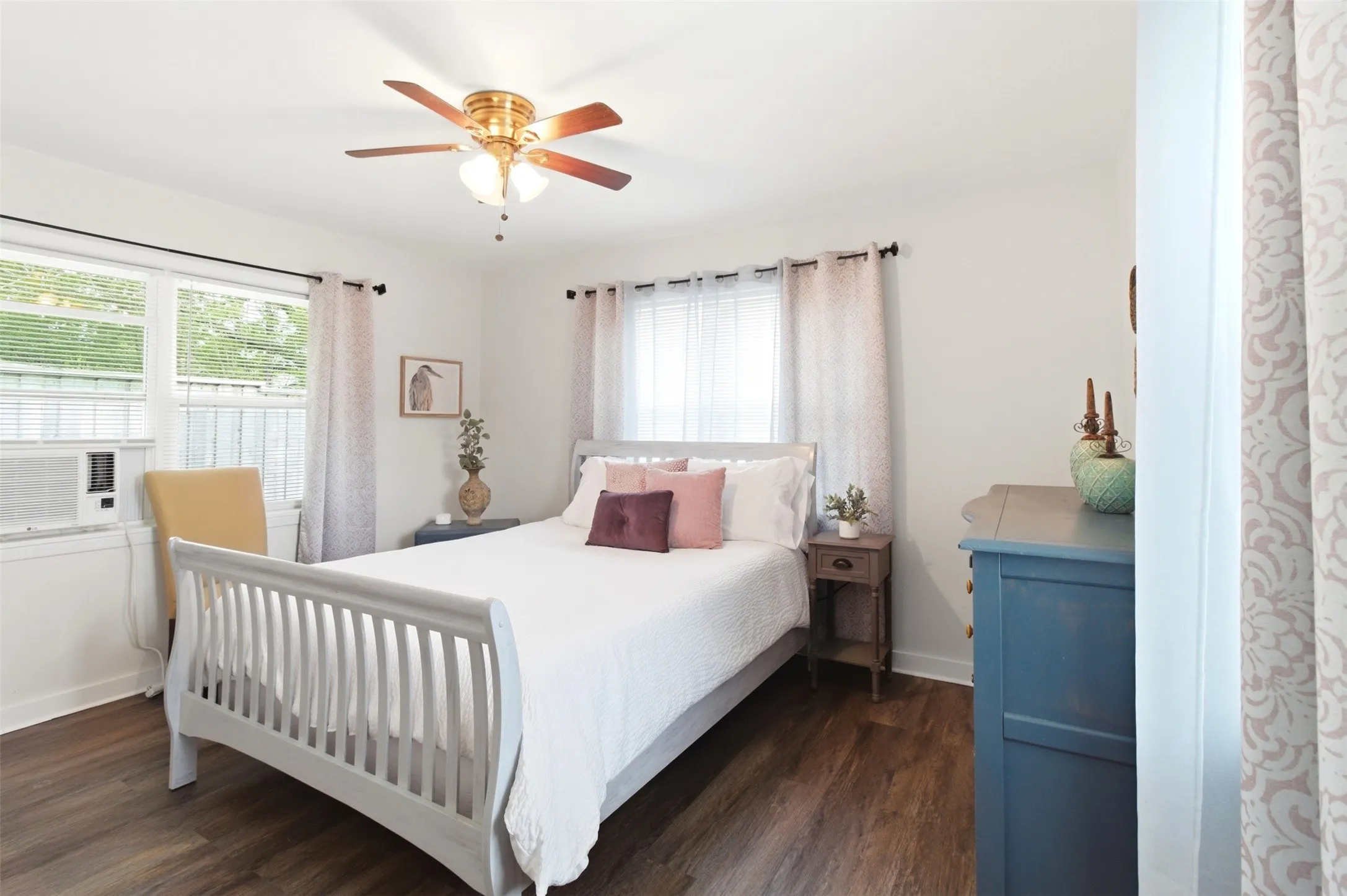 Single Family Residence For Sale in Hunt County , 7408 Scenic Drive, Lone Oak, Texas 75453, 2 Bedrooms, 2 Bathrooms, Garage spaces, 1,005 Sqft, built in 1970, Price $215,000, mls#21223674, Real Estate Agent in Lone Oak, Homes For Sale in Hunt county, Homes For Sale in Lone Oak, Realtor in Lone Oak Texas, Real Estate Brokerage Independent Realty Texas, Luminita Cordes Realtor