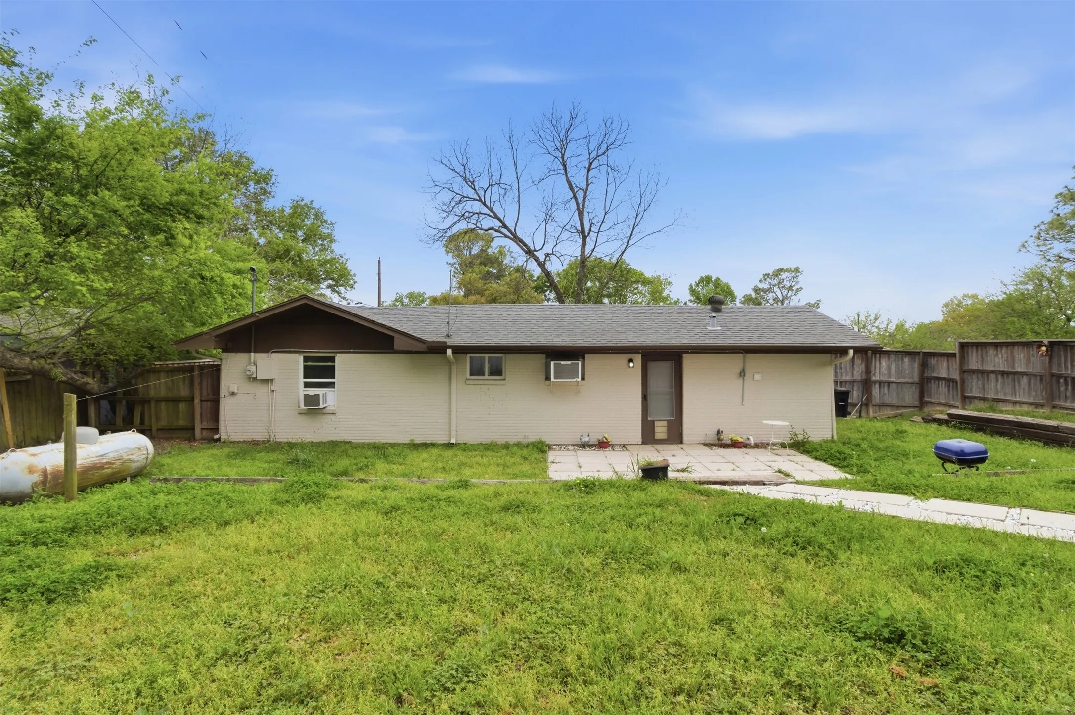 Single Family Residence For Sale in Hunt County , 7408 Scenic Drive, Lone Oak, Texas 75453, 2 Bedrooms, 2 Bathrooms, Garage spaces, 1,005 Sqft, built in 1970, Price $215,000, mls#21223674, Real Estate Agent in Lone Oak, Homes For Sale in Hunt county, Homes For Sale in Lone Oak, Realtor in Lone Oak Texas, Real Estate Brokerage Independent Realty Texas, Luminita Cordes Realtor