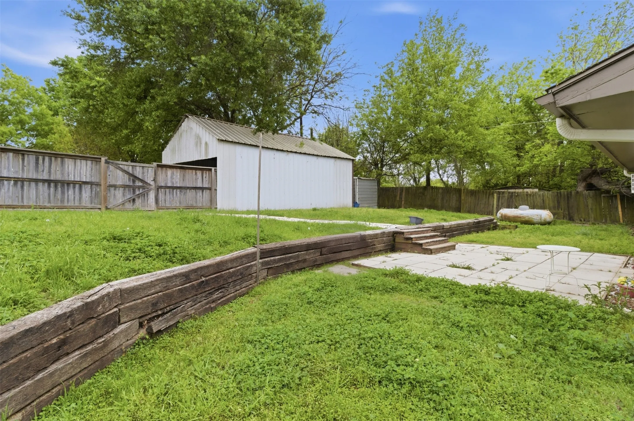 Single Family Residence For Sale in Hunt County , 7408 Scenic Drive, Lone Oak, Texas 75453, 2 Bedrooms, 2 Bathrooms, Garage spaces, 1,005 Sqft, built in 1970, Price $215,000, mls#21223674, Real Estate Agent in Lone Oak, Homes For Sale in Hunt county, Homes For Sale in Lone Oak, Realtor in Lone Oak Texas, Real Estate Brokerage Independent Realty Texas, Luminita Cordes Realtor
