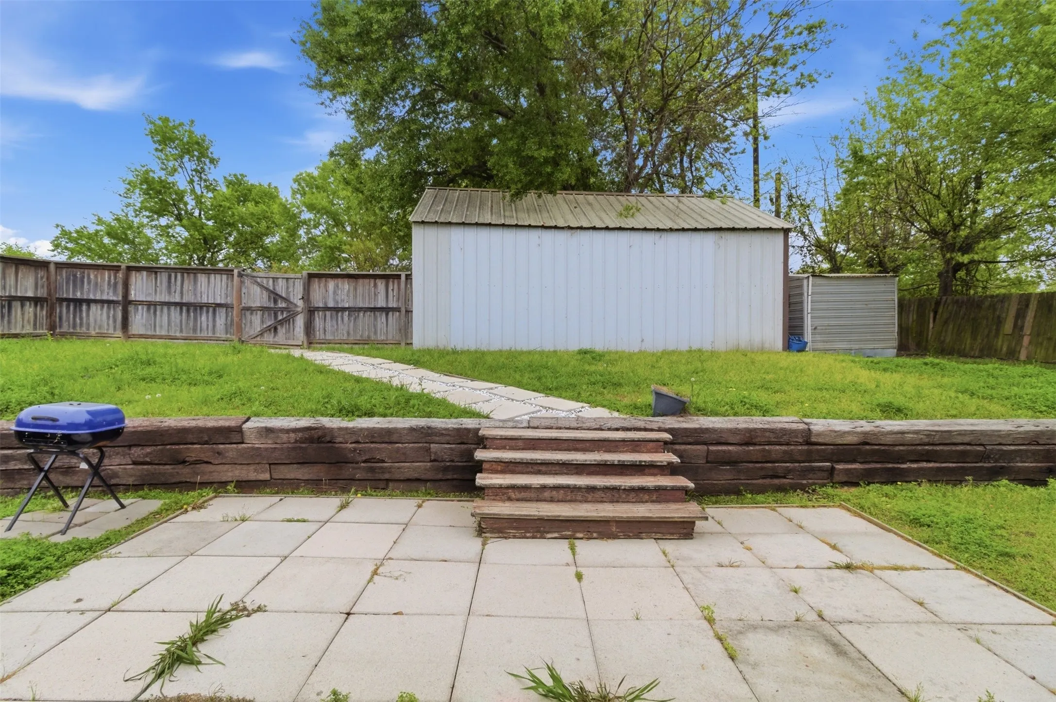 Single Family Residence For Sale in Hunt County , 7408 Scenic Drive, Lone Oak, Texas 75453, 2 Bedrooms, 2 Bathrooms, Garage spaces, 1,005 Sqft, built in 1970, Price $215,000, mls#21223674, Real Estate Agent in Lone Oak, Homes For Sale in Hunt county, Homes For Sale in Lone Oak, Realtor in Lone Oak Texas, Real Estate Brokerage Independent Realty Texas, Luminita Cordes Realtor