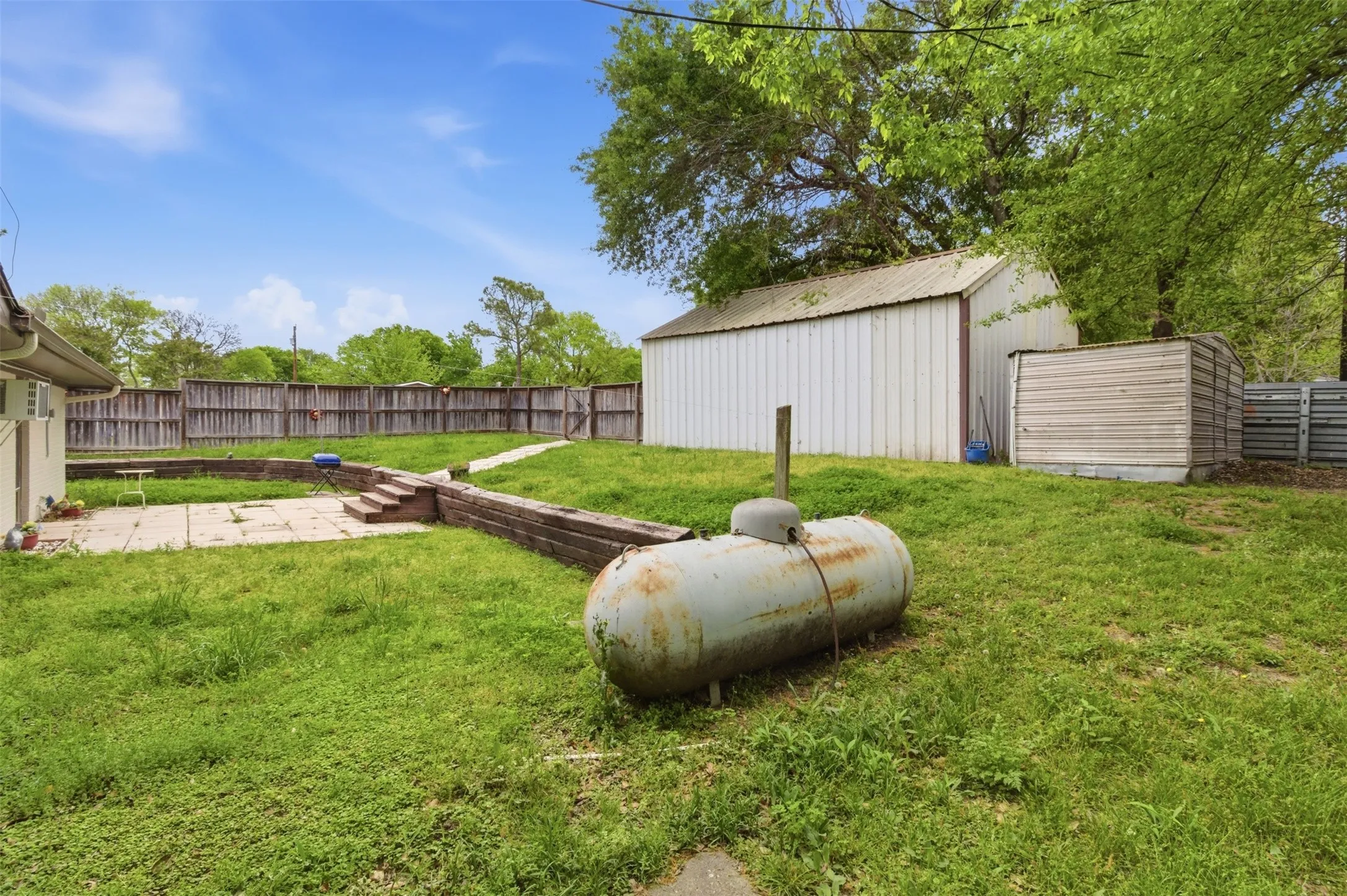 Single Family Residence For Sale in Hunt County , 7408 Scenic Drive, Lone Oak, Texas 75453, 2 Bedrooms, 2 Bathrooms, Garage spaces, 1,005 Sqft, built in 1970, Price $215,000, mls#21223674, Real Estate Agent in Lone Oak, Homes For Sale in Hunt county, Homes For Sale in Lone Oak, Realtor in Lone Oak Texas, Real Estate Brokerage Independent Realty Texas, Luminita Cordes Realtor