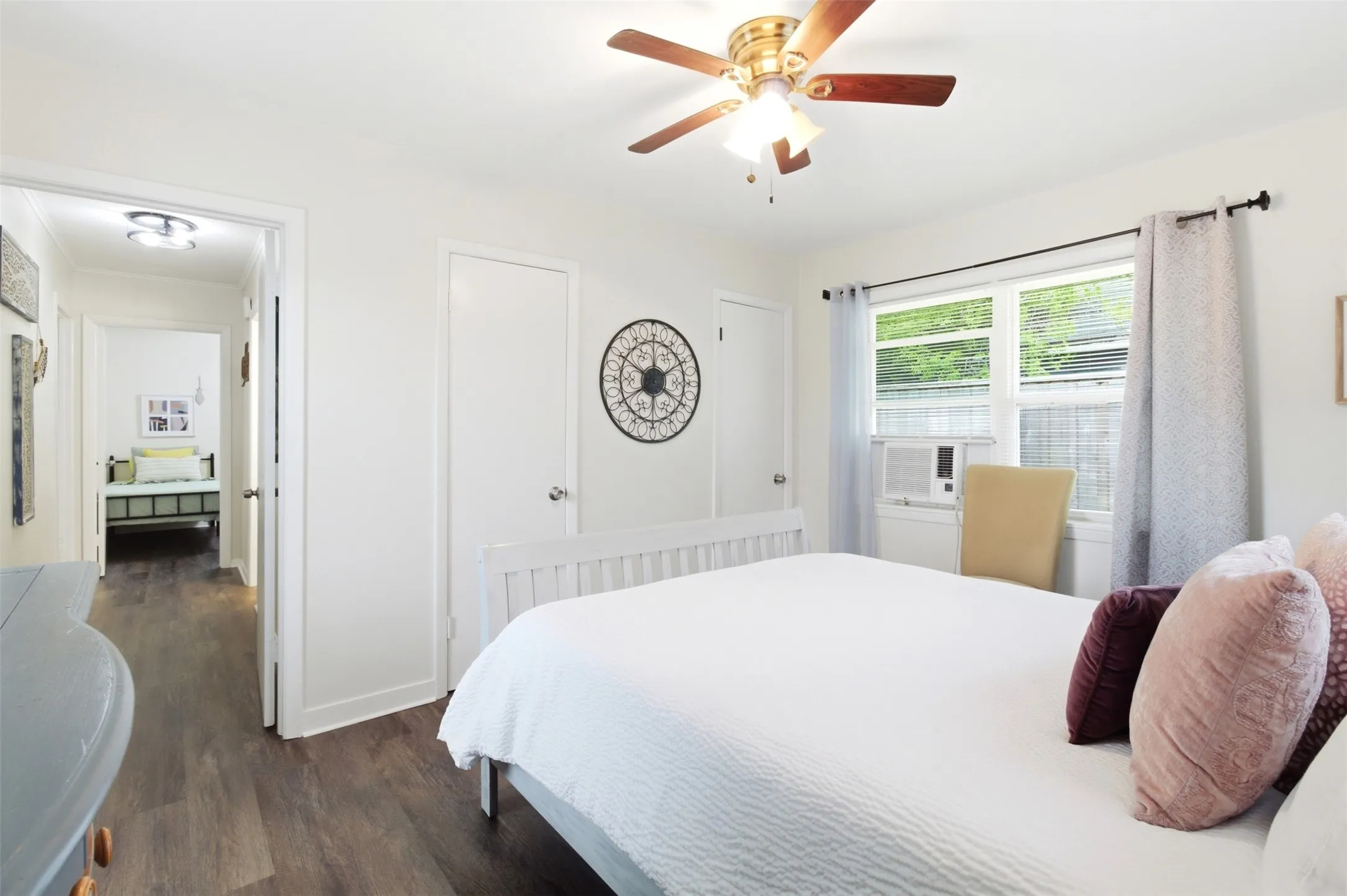 Single Family Residence For Sale in Hunt County , 7408 Scenic Drive, Lone Oak, Texas 75453, 2 Bedrooms, 2 Bathrooms, Garage spaces, 1,005 Sqft, built in 1970, Price $215,000, mls#21223674, Real Estate Agent in Lone Oak, Homes For Sale in Hunt county, Homes For Sale in Lone Oak, Realtor in Lone Oak Texas, Real Estate Brokerage Independent Realty Texas, Luminita Cordes Realtor