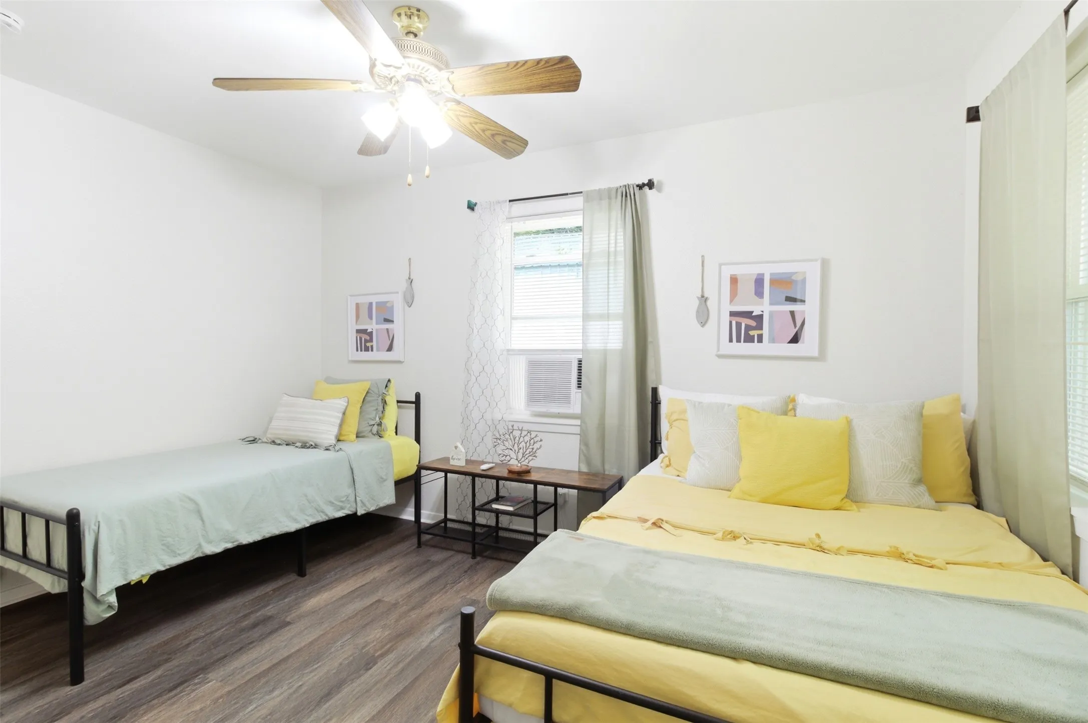 Single Family Residence For Sale in Hunt County , 7408 Scenic Drive, Lone Oak, Texas 75453, 2 Bedrooms, 2 Bathrooms, Garage spaces, 1,005 Sqft, built in 1970, Price $215,000, mls#21223674, Real Estate Agent in Lone Oak, Homes For Sale in Hunt county, Homes For Sale in Lone Oak, Realtor in Lone Oak Texas, Real Estate Brokerage Independent Realty Texas, Luminita Cordes Realtor