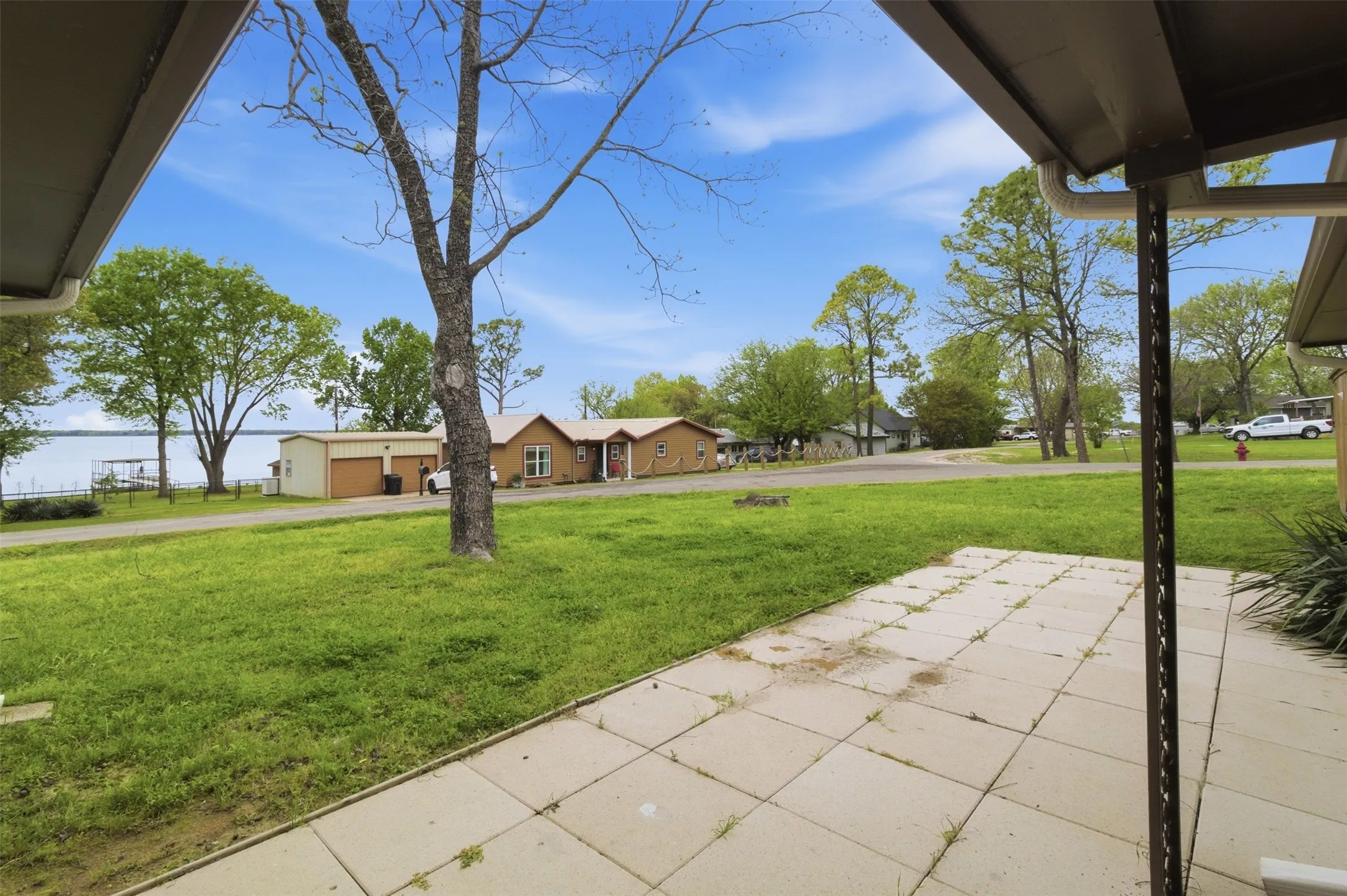 Single Family Residence For Sale in Hunt County , 7408 Scenic Drive, Lone Oak, Texas 75453, 2 Bedrooms, 2 Bathrooms, Garage spaces, 1,005 Sqft, built in 1970, Price $215,000, mls#21223674, Real Estate Agent in Lone Oak, Homes For Sale in Hunt county, Homes For Sale in Lone Oak, Realtor in Lone Oak Texas, Real Estate Brokerage Independent Realty Texas, Luminita Cordes Realtor