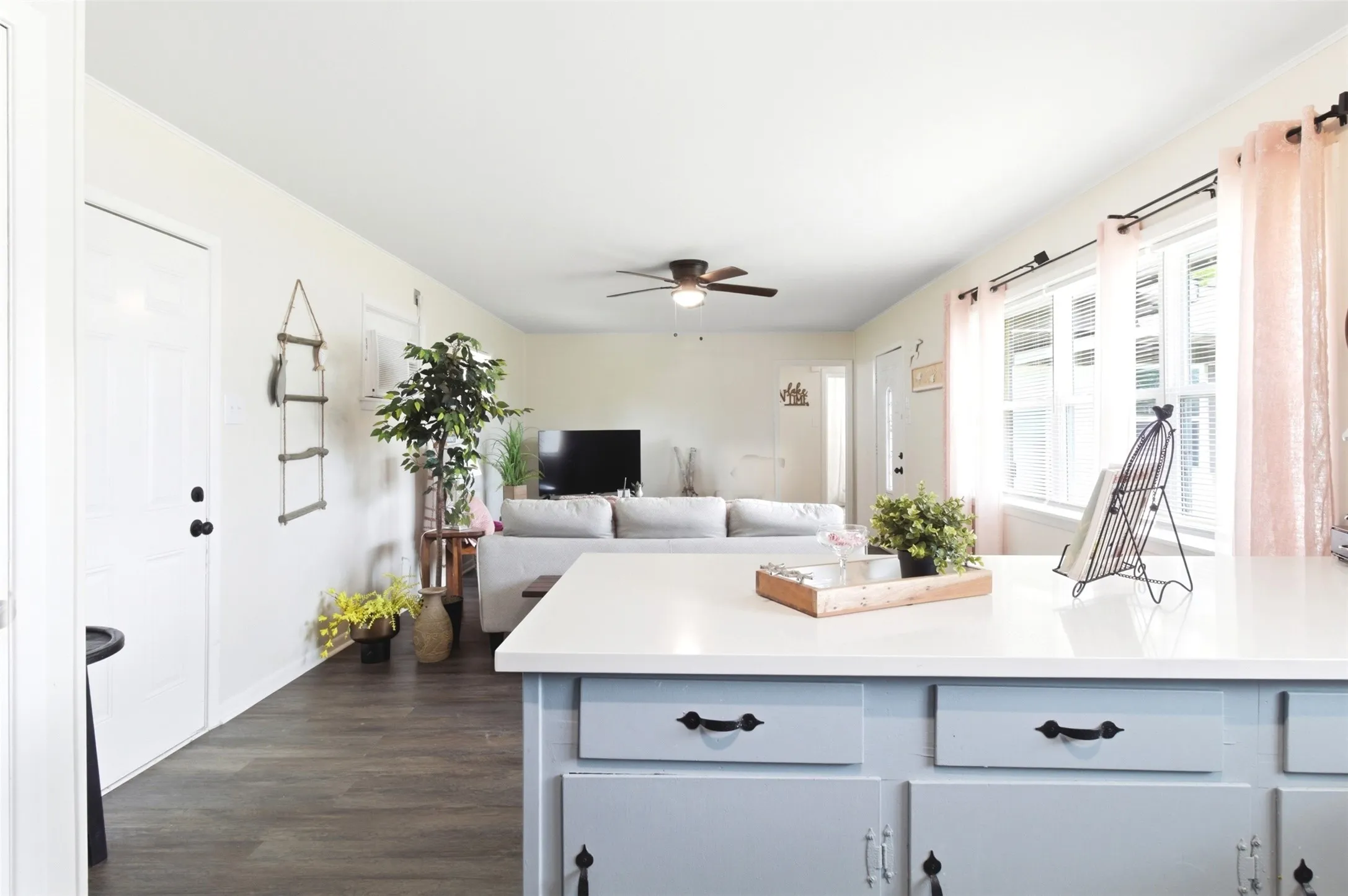 Single Family Residence For Sale in Hunt County , 7408 Scenic Drive, Lone Oak, Texas 75453, 2 Bedrooms, 2 Bathrooms, Garage spaces, 1,005 Sqft, built in 1970, Price $215,000, mls#21223674, Real Estate Agent in Lone Oak, Homes For Sale in Hunt county, Homes For Sale in Lone Oak, Realtor in Lone Oak Texas, Real Estate Brokerage Independent Realty Texas, Luminita Cordes Realtor