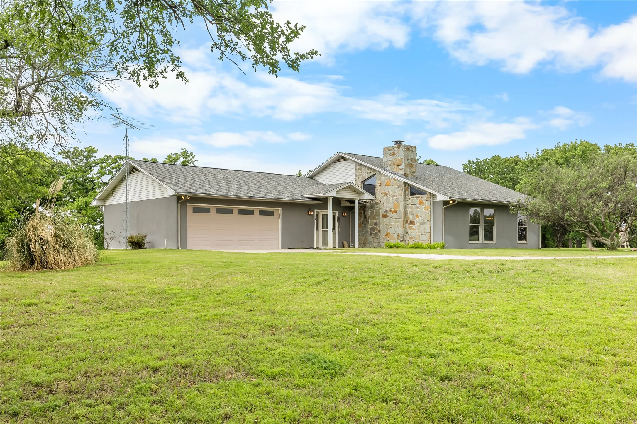 Single Family Residence For Sale in Wise County , 104 Private Road 4757, Rhome, Texas 76078, 3 Bedrooms, 2 Bathrooms, 2 Garage spaces, 2,750 Sqft, built in 2002, Price $625,000, mls#21223682, Real Estate Agent in Rhome, Homes For Sale in Wise county, Homes For Sale in Rhome, Realtor in Rhome Texas, Real Estate Brokerage Independent Realty Texas, Luminita Cordes Realtor