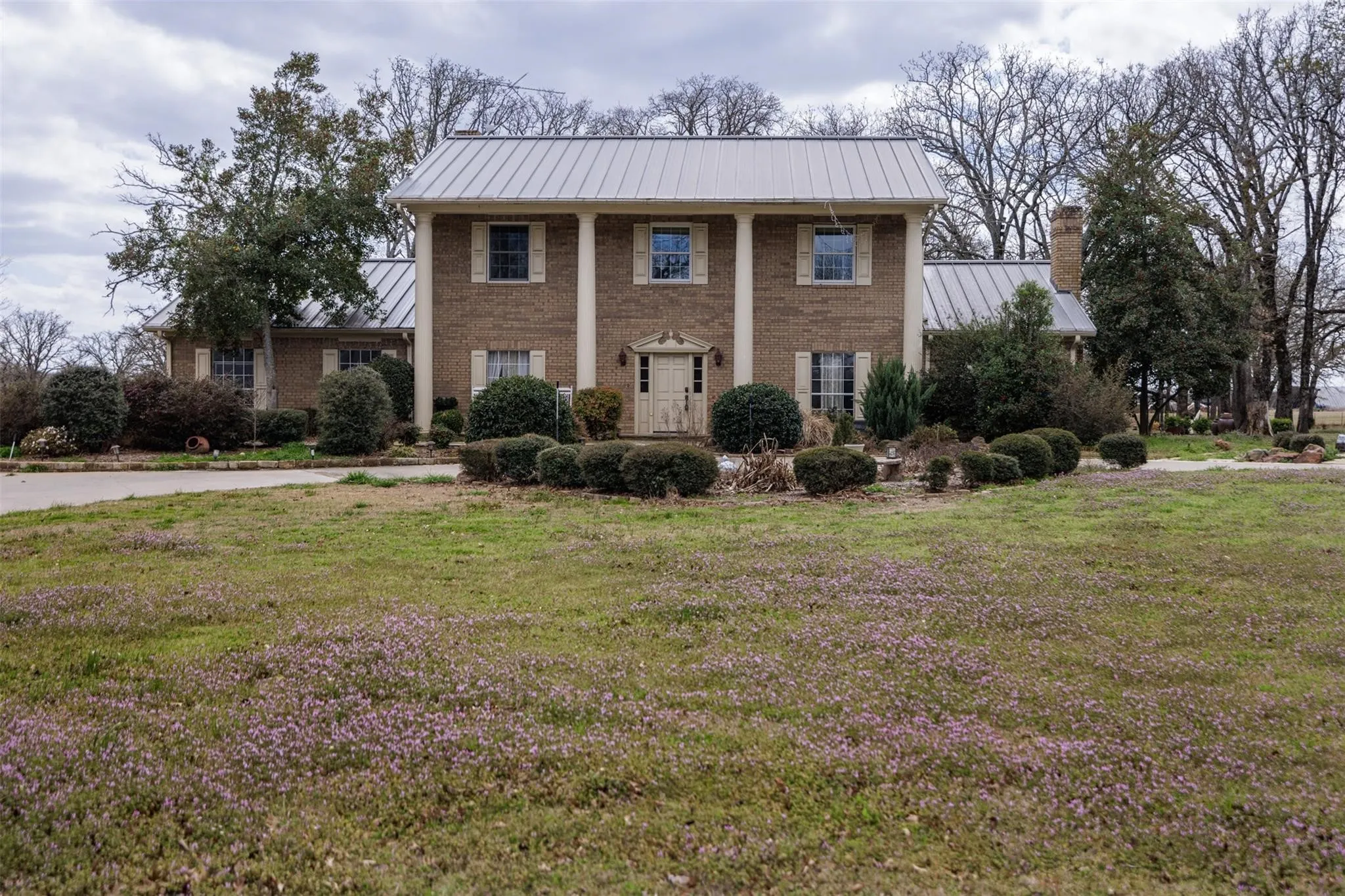 Single Family Residence For Sale in Hunt County , 6569 Fm 2947 4 acres, Quinlan, Texas 75474, 4 Bedroom, 4 Bathroom, 2 Garage spaces, 3,144 Sqft, built in 1986, mls#21217354, Real Estate Agent in Quinlan, Homes For Sale in Hunt county, Homes For Sale in Quinlan, Realtor in Quinlan Texas, Real Estate Brokerage Independent Realty Texas, Luminita Cordes Realtor
