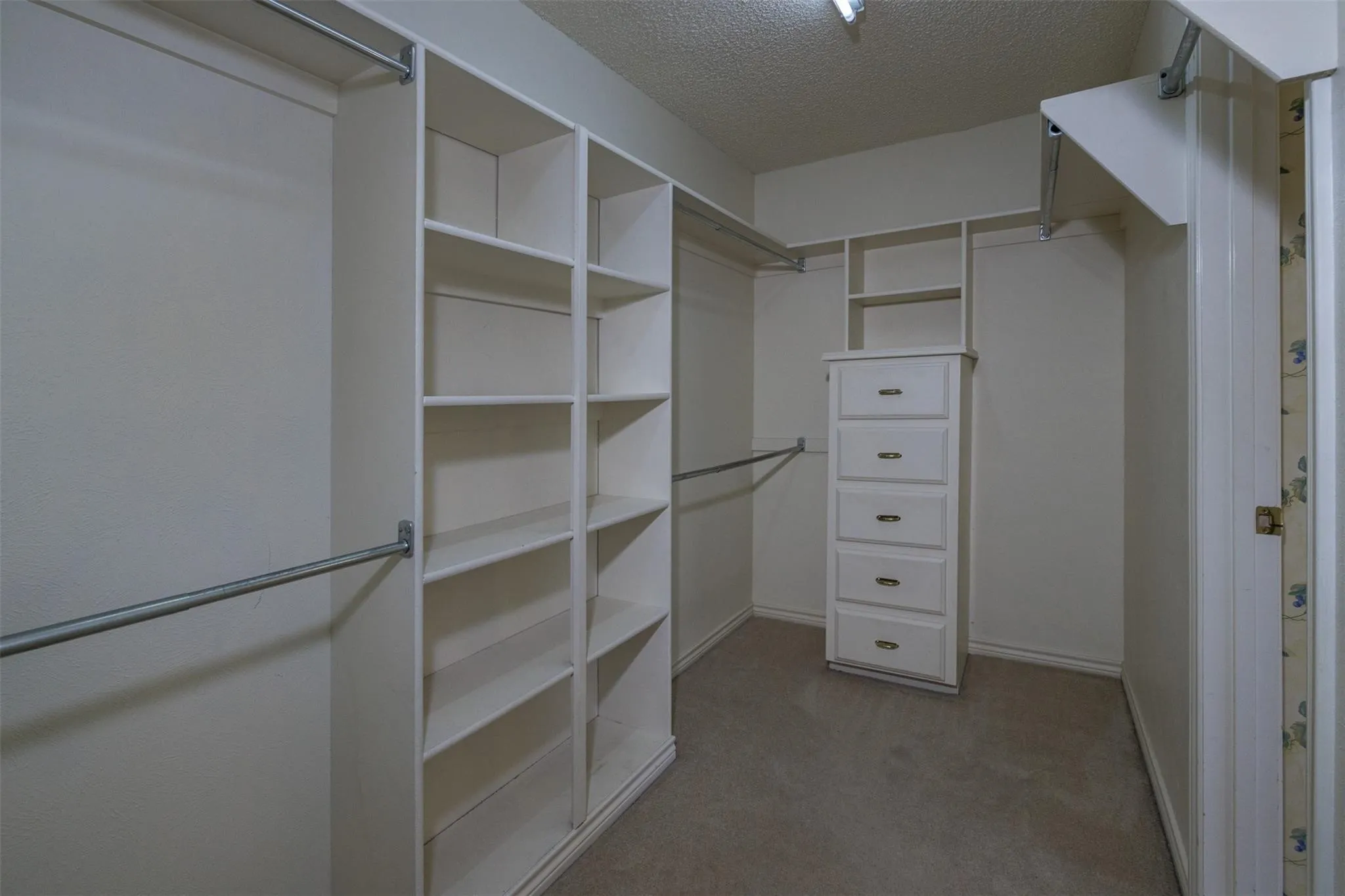 Single Family Residence For Sale in Hunt County , 6569 Fm 2947 4 acres, Quinlan, Texas 75474, 4 Bedroom, 4 Bathroom, 2 Garage spaces, 3,144 Sqft, built in 1986, mls#21217354, Real Estate Agent in Quinlan, Homes For Sale in Hunt county, Homes For Sale in Quinlan, Realtor in Quinlan Texas, Real Estate Brokerage Independent Realty Texas, Luminita Cordes Realtor