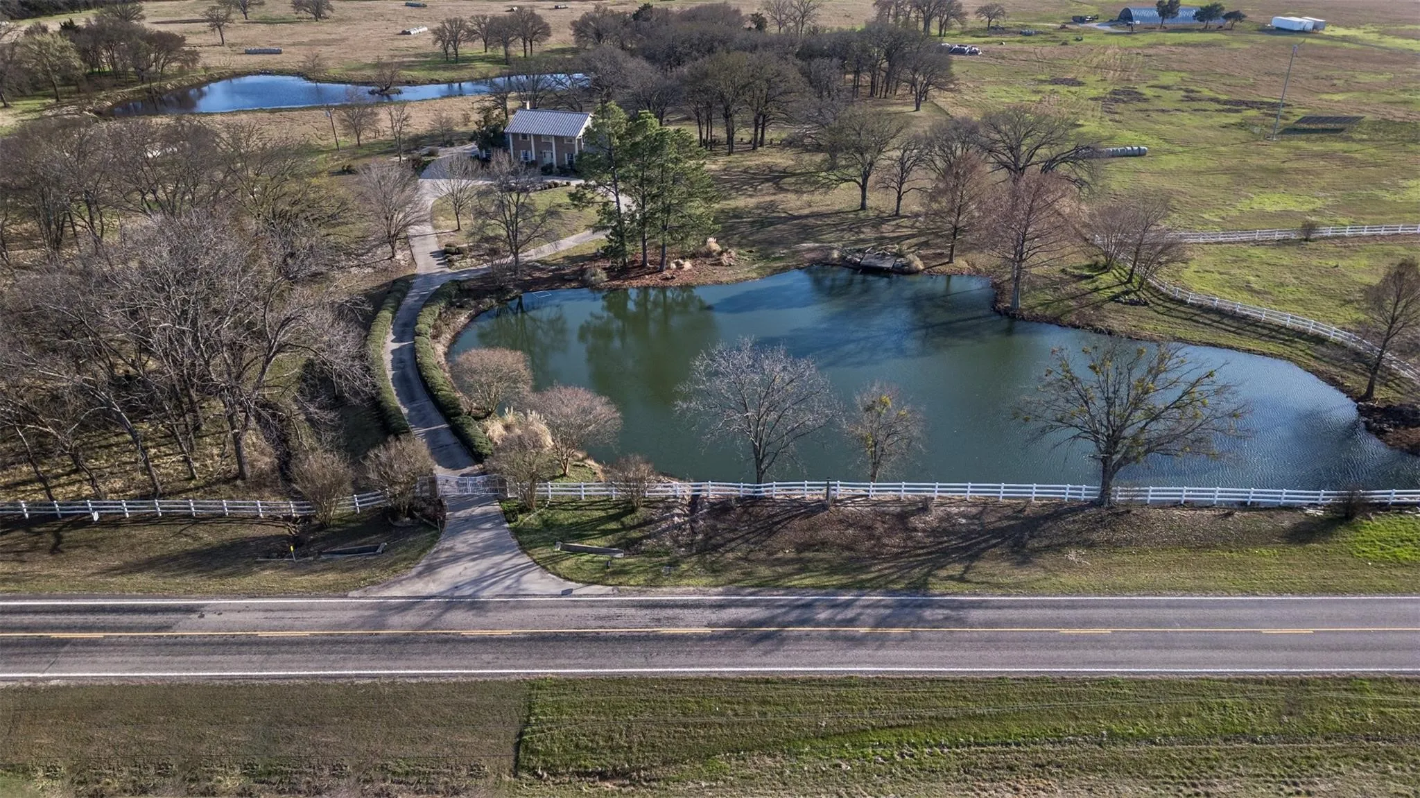 Single Family Residence For Sale in Hunt County , 6569 Fm 2947 4 acres, Quinlan, Texas 75474, 4 Bedroom, 4 Bathroom, 2 Garage spaces, 3,144 Sqft, built in 1986, mls#21217354, Real Estate Agent in Quinlan, Homes For Sale in Hunt county, Homes For Sale in Quinlan, Realtor in Quinlan Texas, Real Estate Brokerage Independent Realty Texas, Luminita Cordes Realtor