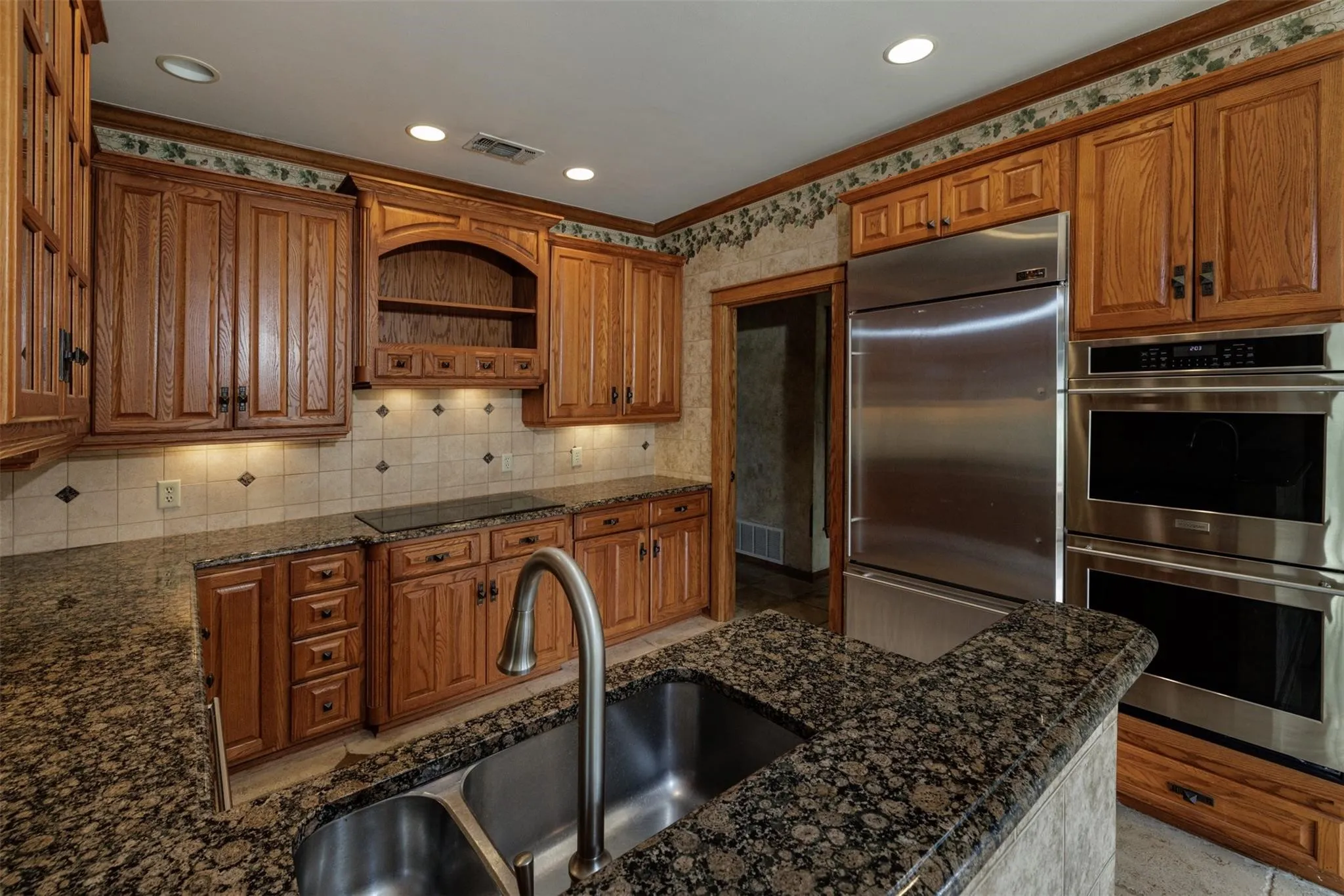Single Family Residence For Sale in Hunt County , 6569 Fm 2947 4 acres, Quinlan, Texas 75474, 4 Bedroom, 4 Bathroom, 2 Garage spaces, 3,144 Sqft, built in 1986, mls#21217354, Real Estate Agent in Quinlan, Homes For Sale in Hunt county, Homes For Sale in Quinlan, Realtor in Quinlan Texas, Real Estate Brokerage Independent Realty Texas, Luminita Cordes Realtor