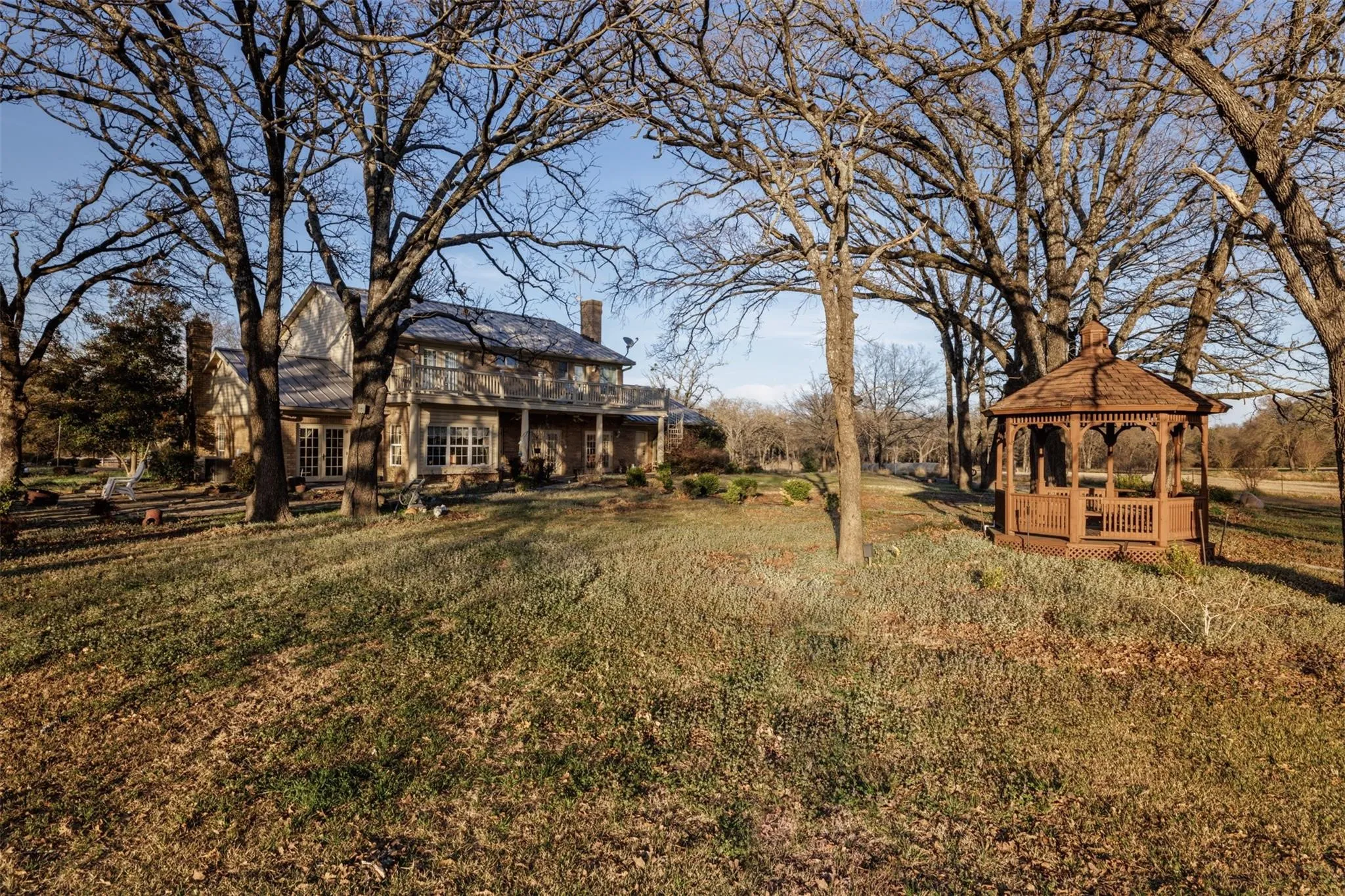 Single Family Residence For Sale in Hunt County , 6569 Fm 2947 4 acres, Quinlan, Texas 75474, 4 Bedroom, 4 Bathroom, 2 Garage spaces, 3,144 Sqft, built in 1986, mls#21217354, Real Estate Agent in Quinlan, Homes For Sale in Hunt county, Homes For Sale in Quinlan, Realtor in Quinlan Texas, Real Estate Brokerage Independent Realty Texas, Luminita Cordes Realtor