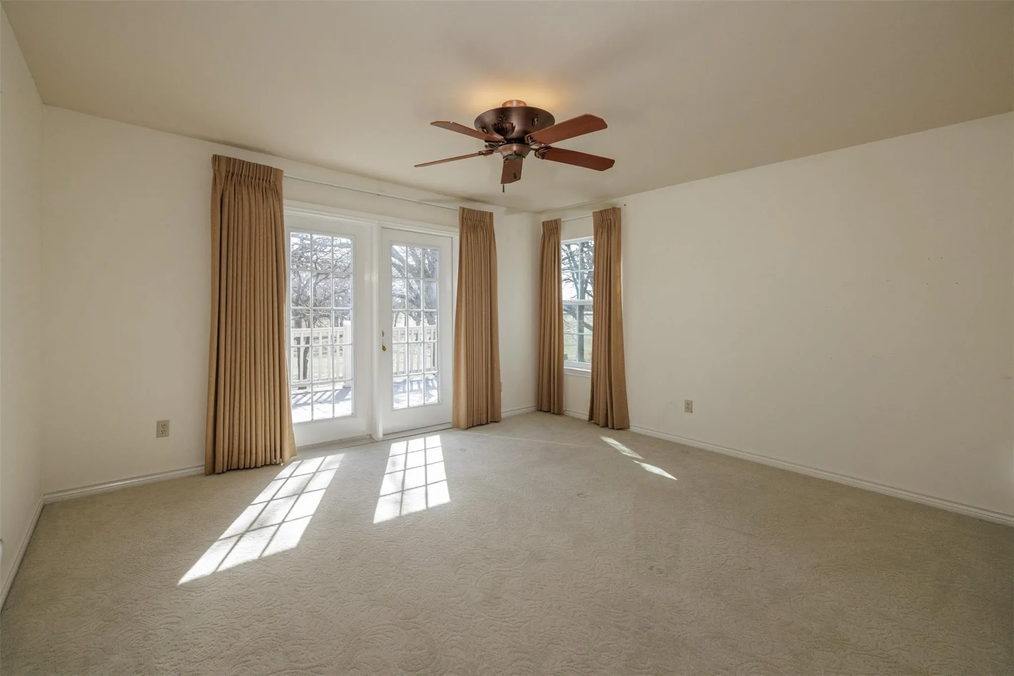 Single Family Residence For Sale in Hunt County , 6569 Fm 2947 4 acres, Quinlan, Texas 75474, 4 Bedroom, 4 Bathroom, 2 Garage spaces, 3,144 Sqft, built in 1986, mls#21217354, Real Estate Agent in Quinlan, Homes For Sale in Hunt county, Homes For Sale in Quinlan, Realtor in Quinlan Texas, Real Estate Brokerage Independent Realty Texas, Luminita Cordes Realtor