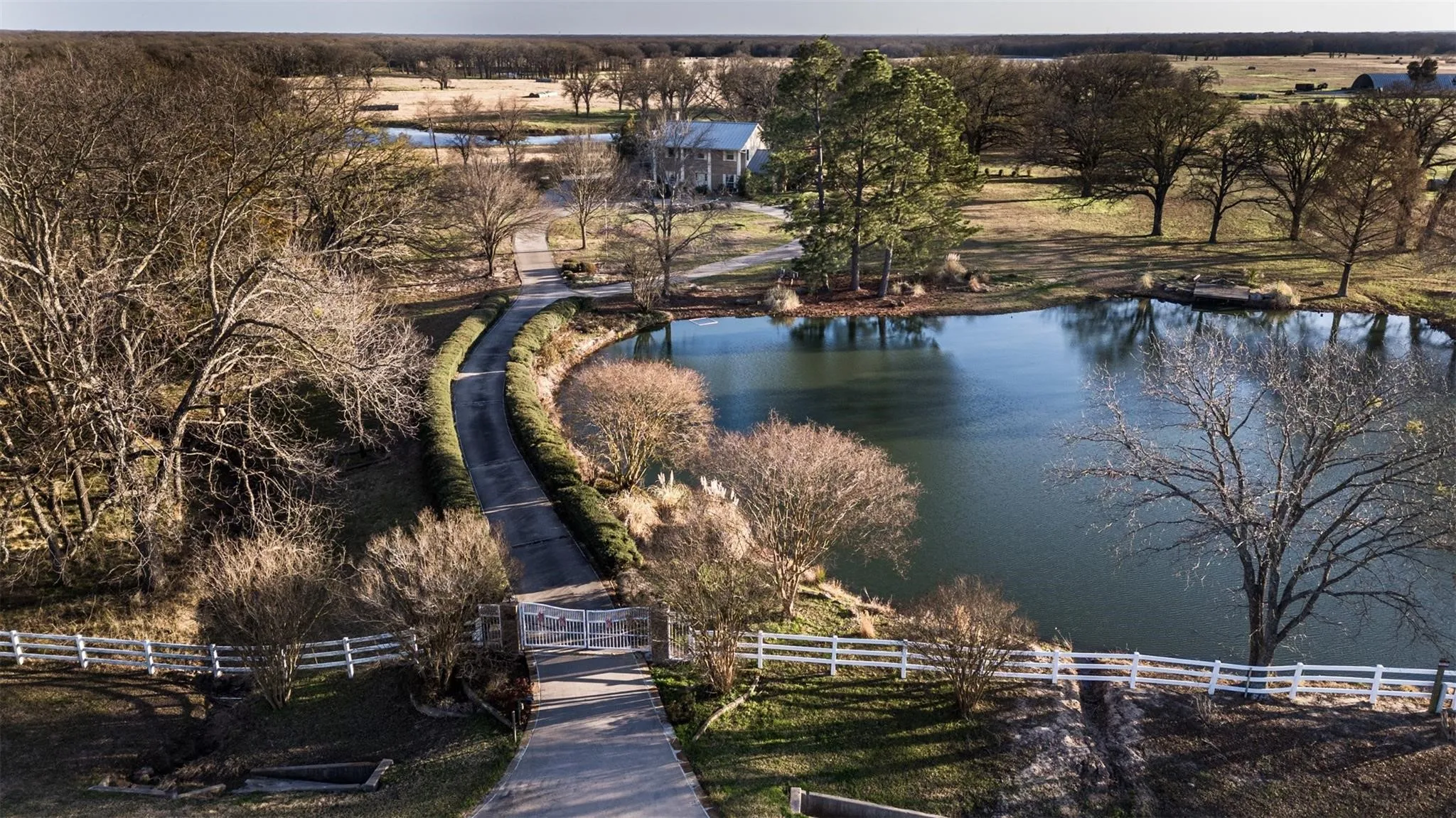 Single Family Residence For Sale in Hunt County , 6569 Fm 2947 4 acres, Quinlan, Texas 75474, 4 Bedroom, 4 Bathroom, 2 Garage spaces, 3,144 Sqft, built in 1986, mls#21217354, Real Estate Agent in Quinlan, Homes For Sale in Hunt county, Homes For Sale in Quinlan, Realtor in Quinlan Texas, Real Estate Brokerage Independent Realty Texas, Luminita Cordes Realtor