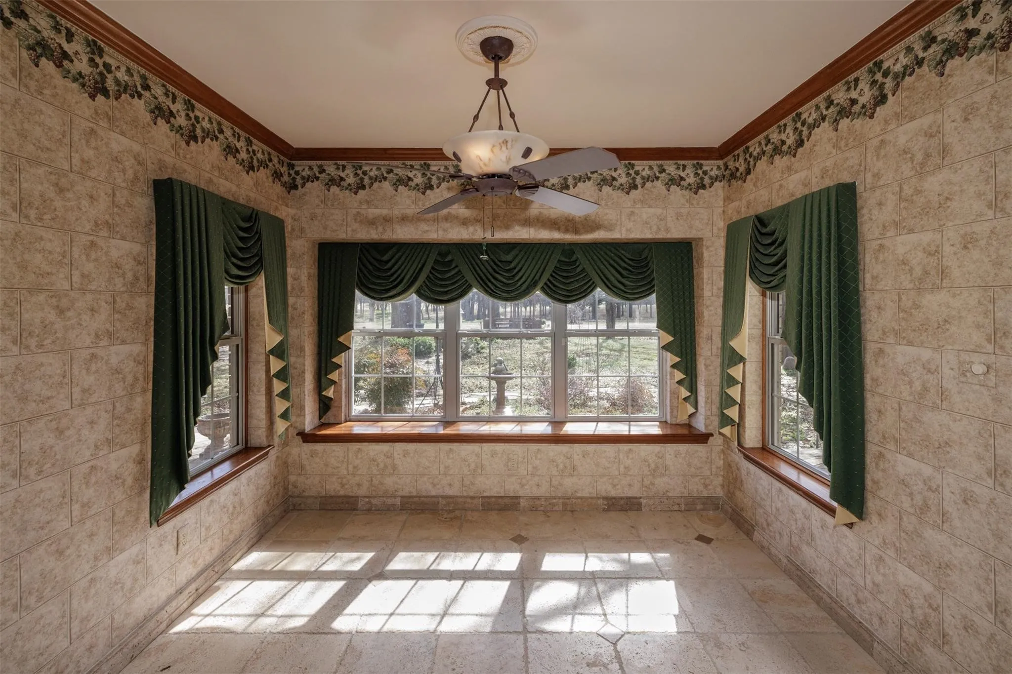 Single Family Residence For Sale in Hunt County , 6569 Fm 2947 4 acres, Quinlan, Texas 75474, 4 Bedroom, 4 Bathroom, 2 Garage spaces, 3,144 Sqft, built in 1986, mls#21217354, Real Estate Agent in Quinlan, Homes For Sale in Hunt county, Homes For Sale in Quinlan, Realtor in Quinlan Texas, Real Estate Brokerage Independent Realty Texas, Luminita Cordes Realtor