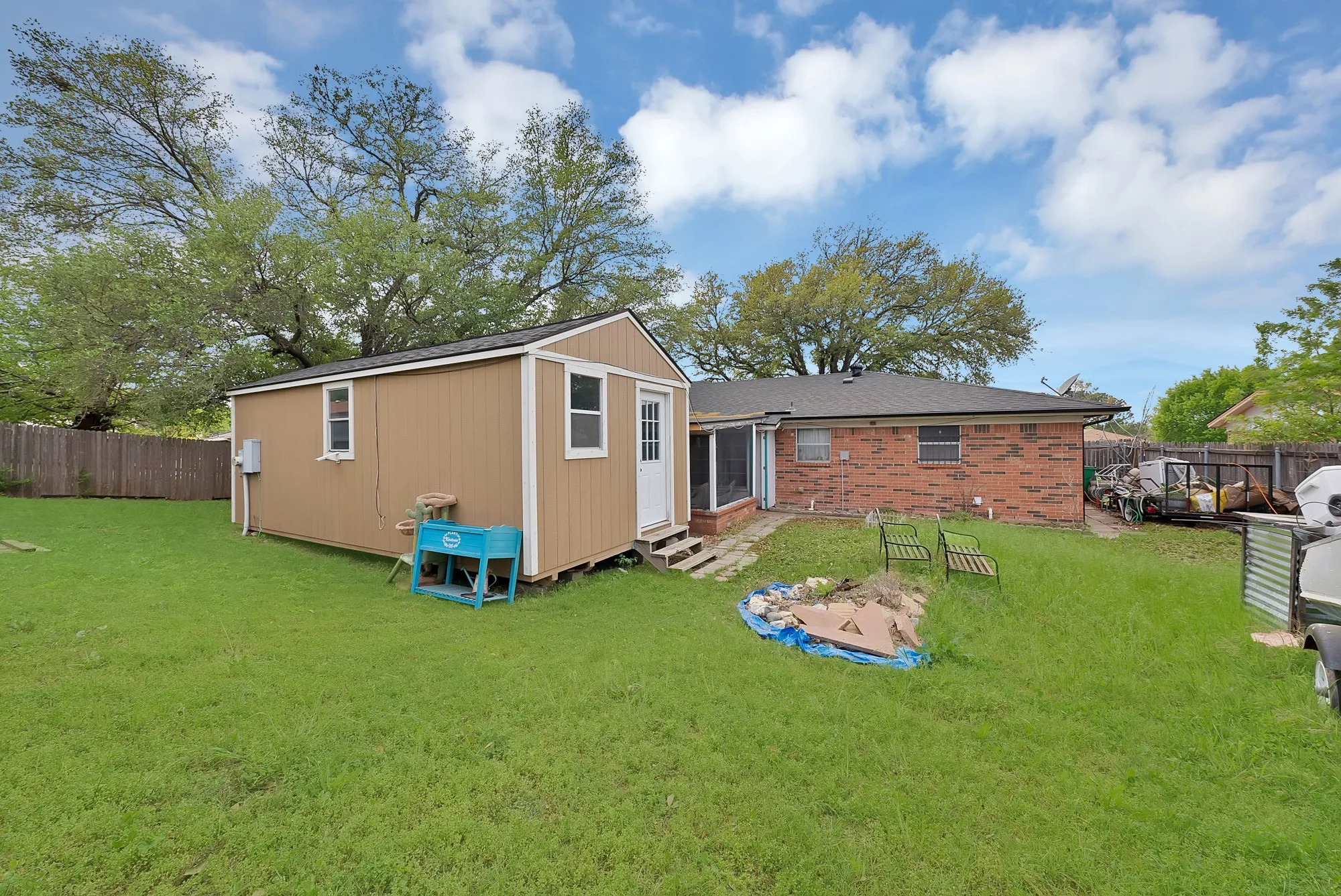Single Family Residence For Sale in Tarrant County , 6305 Arthur Drive, Edgecliff Village, Texas 76134, 3 Bedroom, 2 Bathroom, 2 Garage spaces, 1,880 Sqft, built in 1975, mls#21223614, Real Estate Agent in Edgecliff Village, Homes For Sale in Tarrant county, Homes For Sale in Edgecliff Village, Realtor in Edgecliff Village Texas, Real Estate Brokerage Independent Realty Texas, Luminita Cordes Realtor