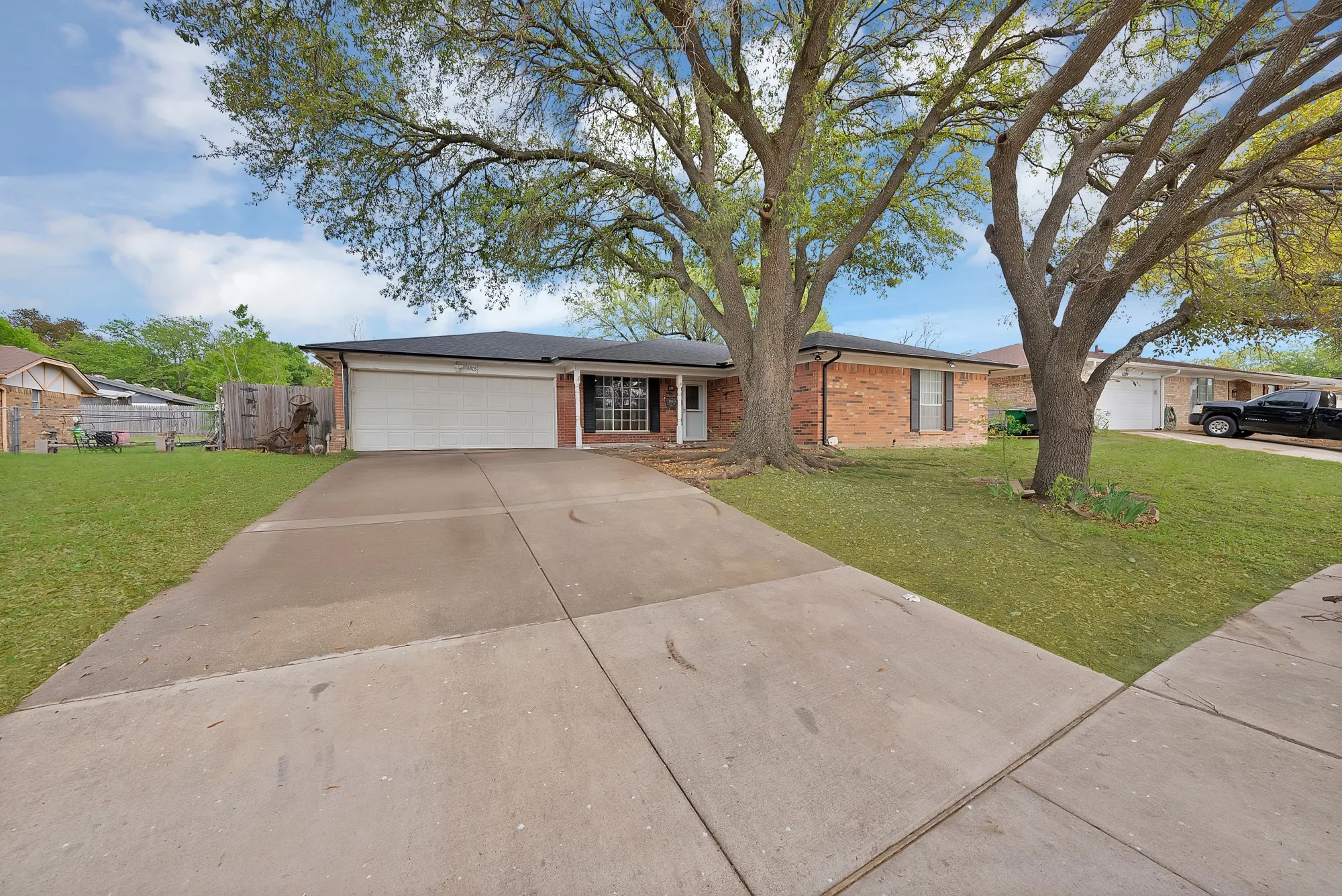 Single Family Residence For Sale in Tarrant County , 6305 Arthur Drive, Edgecliff Village, Texas 76134, 3 Bedroom, 2 Bathroom, 2 Garage spaces, 1,880 Sqft, built in 1975, mls#21223614, Real Estate Agent in Edgecliff Village, Homes For Sale in Tarrant county, Homes For Sale in Edgecliff Village, Realtor in Edgecliff Village Texas, Real Estate Brokerage Independent Realty Texas, Luminita Cordes Realtor