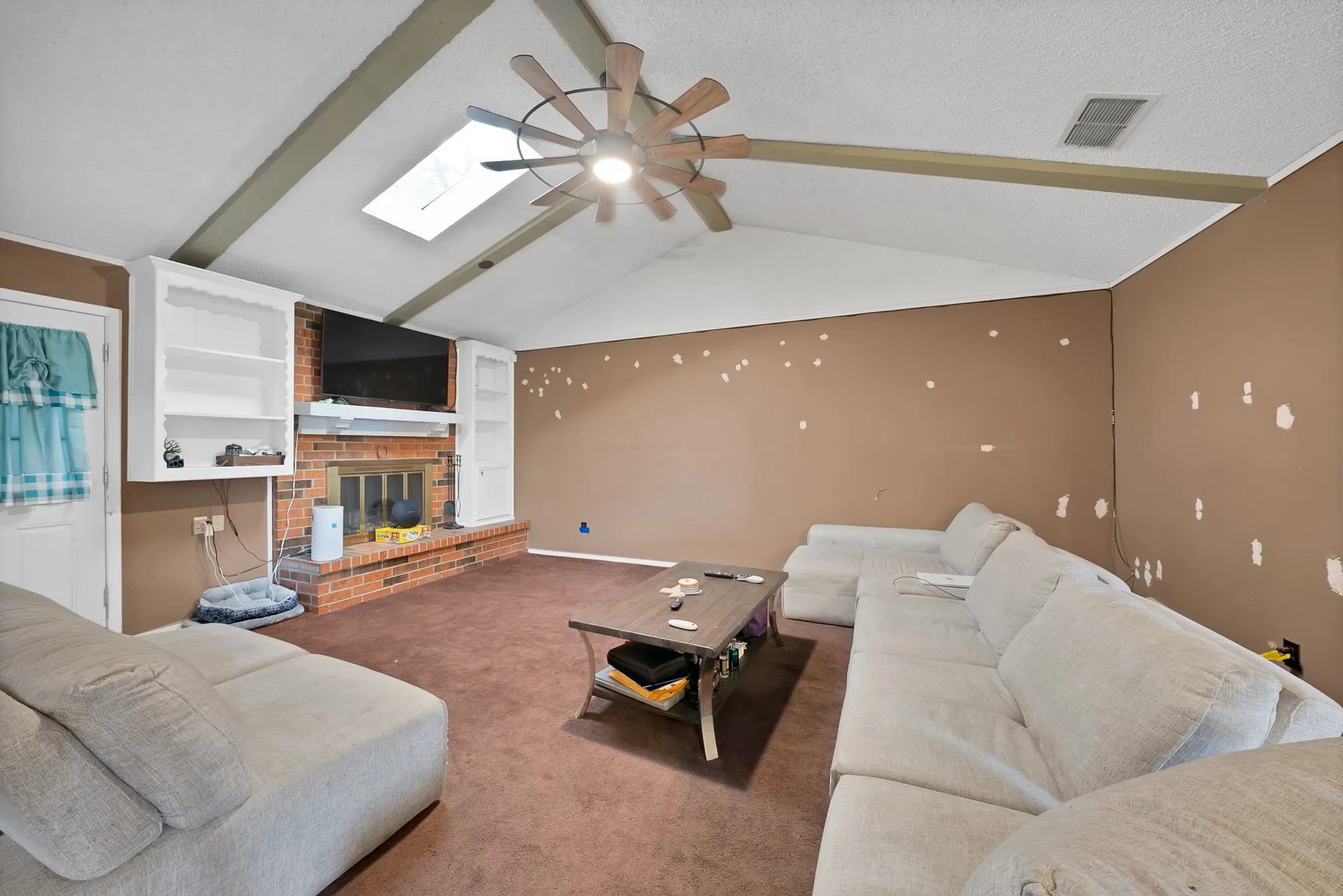 Single Family Residence For Sale in Tarrant County , 6305 Arthur Drive, Edgecliff Village, Texas 76134, 3 Bedroom, 2 Bathroom, 2 Garage spaces, 1,880 Sqft, built in 1975, mls#21223614, Real Estate Agent in Edgecliff Village, Homes For Sale in Tarrant county, Homes For Sale in Edgecliff Village, Realtor in Edgecliff Village Texas, Real Estate Brokerage Independent Realty Texas, Luminita Cordes Realtor