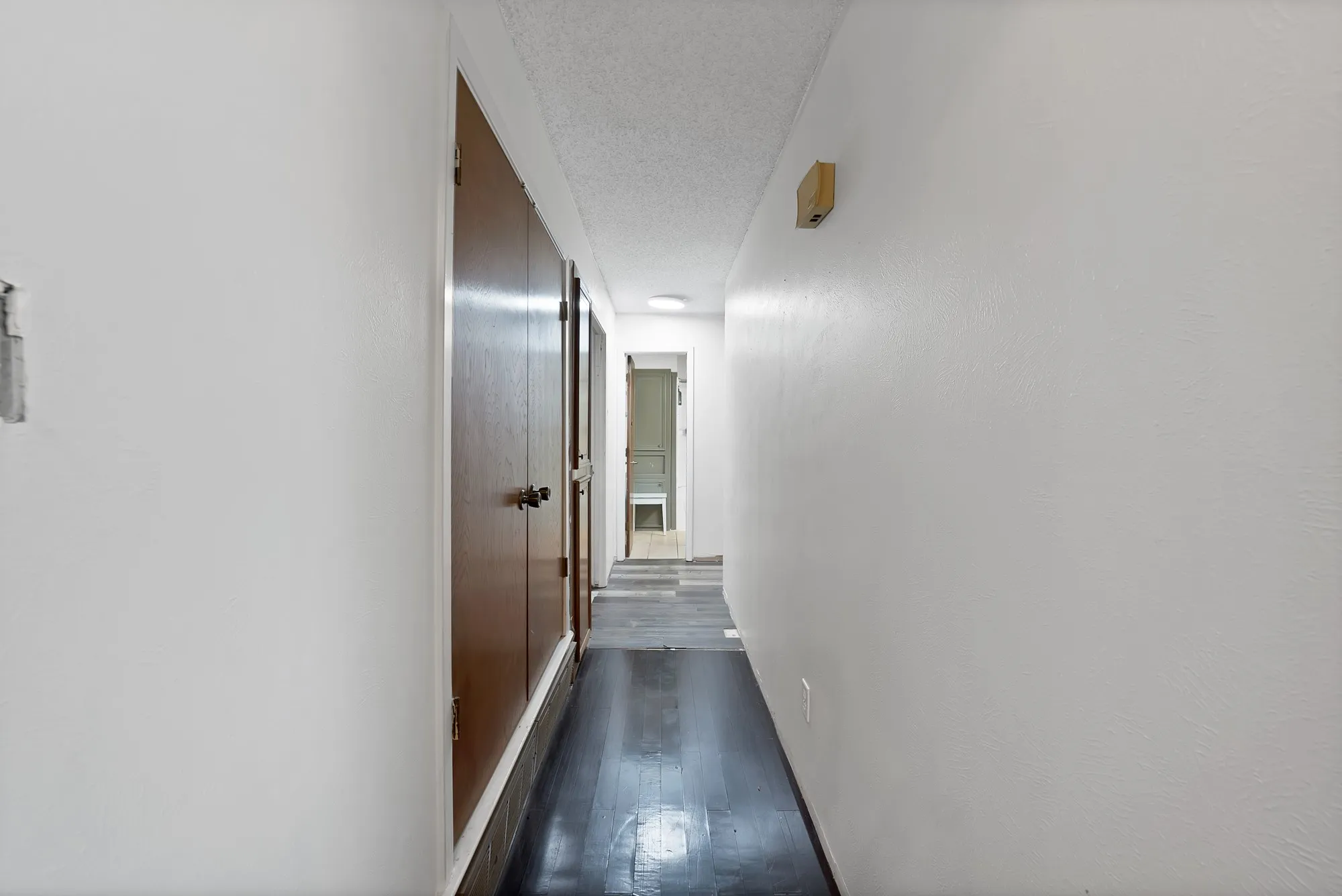 Single Family Residence For Sale in Tarrant County , 6305 Arthur Drive, Edgecliff Village, Texas 76134, 3 Bedroom, 2 Bathroom, 2 Garage spaces, 1,880 Sqft, built in 1975, mls#21223614, Real Estate Agent in Edgecliff Village, Homes For Sale in Tarrant county, Homes For Sale in Edgecliff Village, Realtor in Edgecliff Village Texas, Real Estate Brokerage Independent Realty Texas, Luminita Cordes Realtor