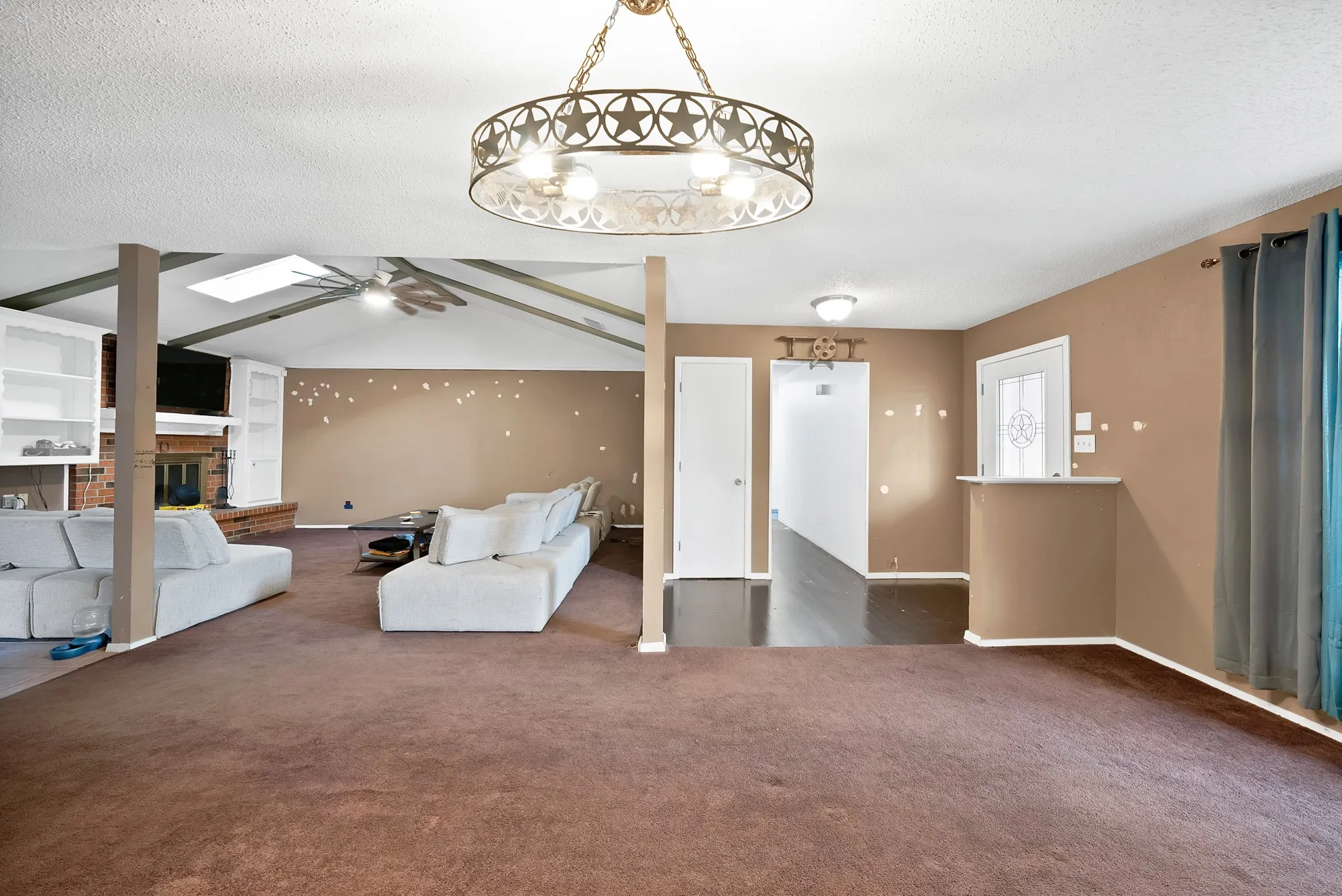Single Family Residence For Sale in Tarrant County , 6305 Arthur Drive, Edgecliff Village, Texas 76134, 3 Bedroom, 2 Bathroom, 2 Garage spaces, 1,880 Sqft, built in 1975, mls#21223614, Real Estate Agent in Edgecliff Village, Homes For Sale in Tarrant county, Homes For Sale in Edgecliff Village, Realtor in Edgecliff Village Texas, Real Estate Brokerage Independent Realty Texas, Luminita Cordes Realtor
