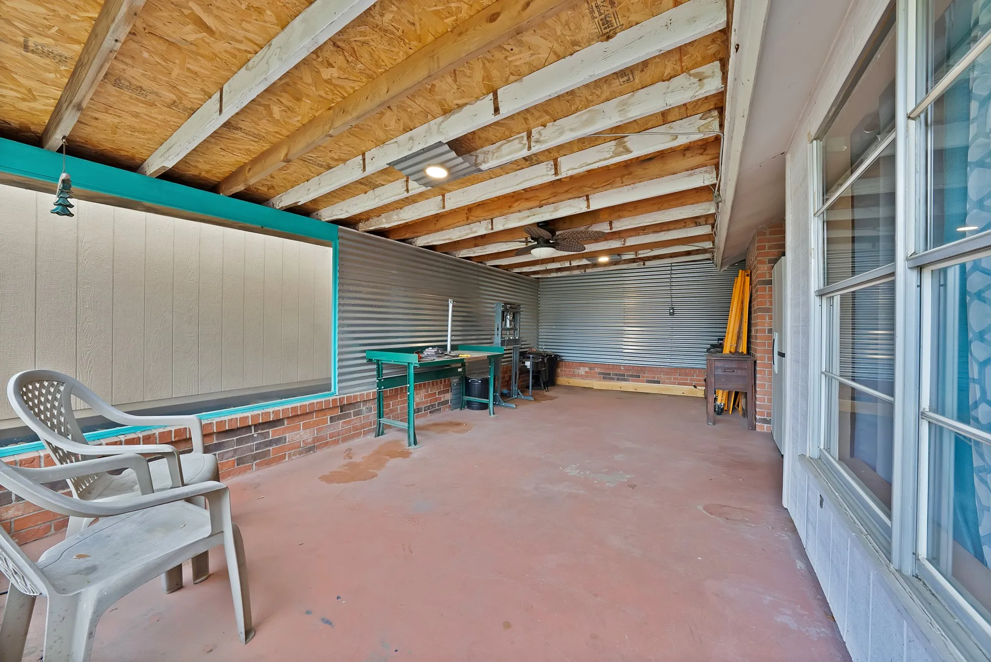 Single Family Residence For Sale in Tarrant County , 6305 Arthur Drive, Edgecliff Village, Texas 76134, 3 Bedroom, 2 Bathroom, 2 Garage spaces, 1,880 Sqft, built in 1975, mls#21223614, Real Estate Agent in Edgecliff Village, Homes For Sale in Tarrant county, Homes For Sale in Edgecliff Village, Realtor in Edgecliff Village Texas, Real Estate Brokerage Independent Realty Texas, Luminita Cordes Realtor
