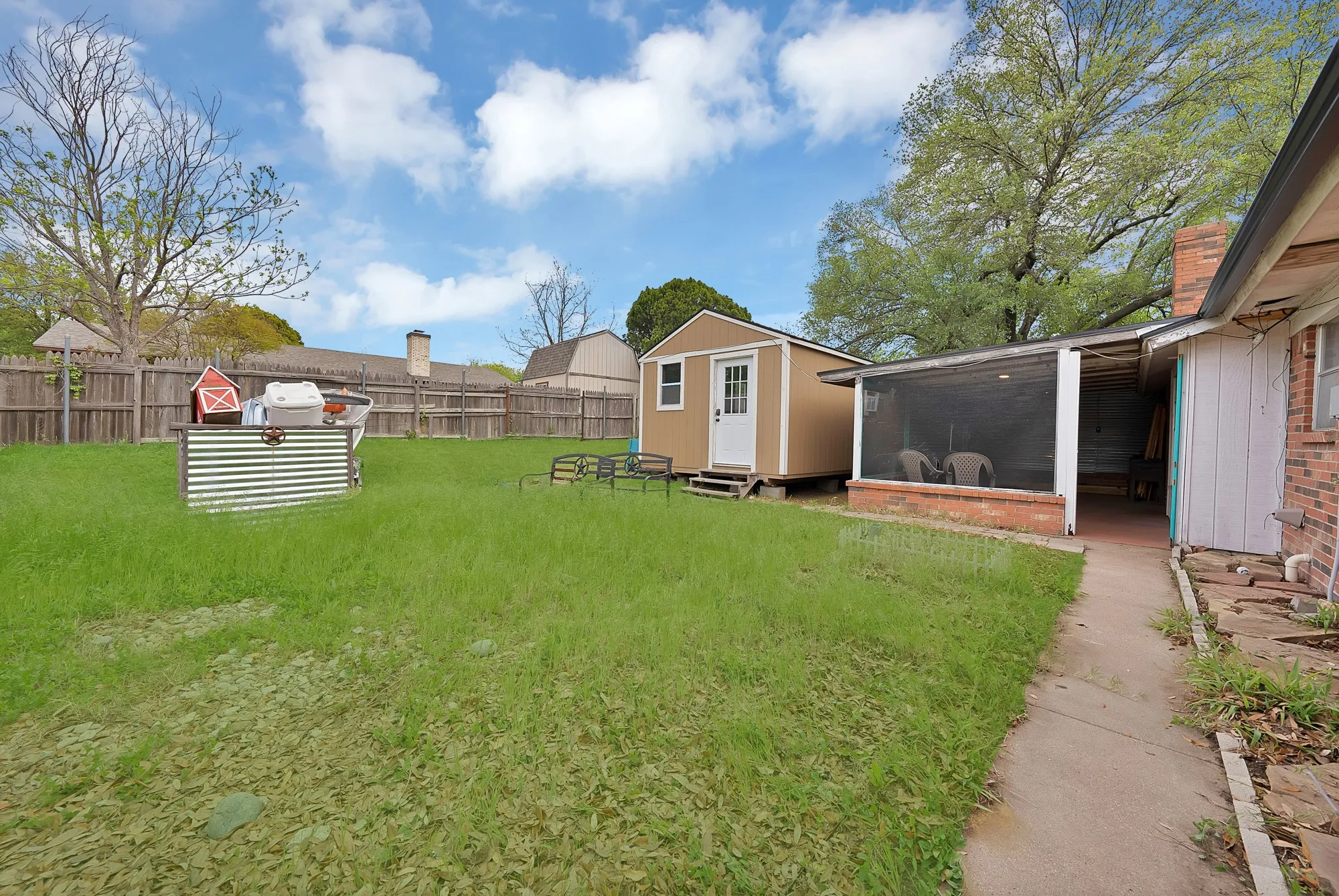 Single Family Residence For Sale in Tarrant County , 6305 Arthur Drive, Edgecliff Village, Texas 76134, 3 Bedroom, 2 Bathroom, 2 Garage spaces, 1,880 Sqft, built in 1975, mls#21223614, Real Estate Agent in Edgecliff Village, Homes For Sale in Tarrant county, Homes For Sale in Edgecliff Village, Realtor in Edgecliff Village Texas, Real Estate Brokerage Independent Realty Texas, Luminita Cordes Realtor