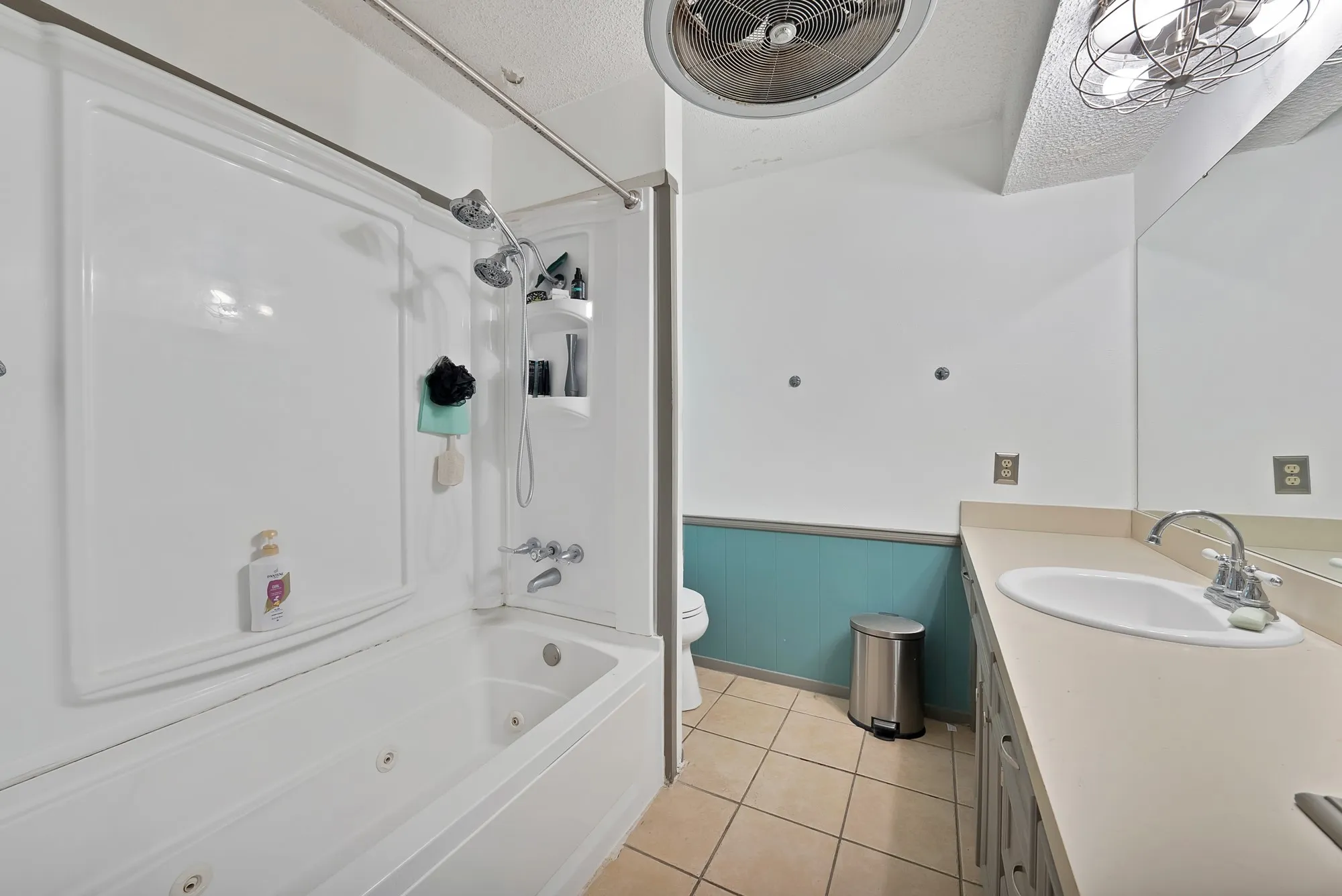 Single Family Residence For Sale in Tarrant County , 6305 Arthur Drive, Edgecliff Village, Texas 76134, 3 Bedroom, 2 Bathroom, 2 Garage spaces, 1,880 Sqft, built in 1975, mls#21223614, Real Estate Agent in Edgecliff Village, Homes For Sale in Tarrant county, Homes For Sale in Edgecliff Village, Realtor in Edgecliff Village Texas, Real Estate Brokerage Independent Realty Texas, Luminita Cordes Realtor