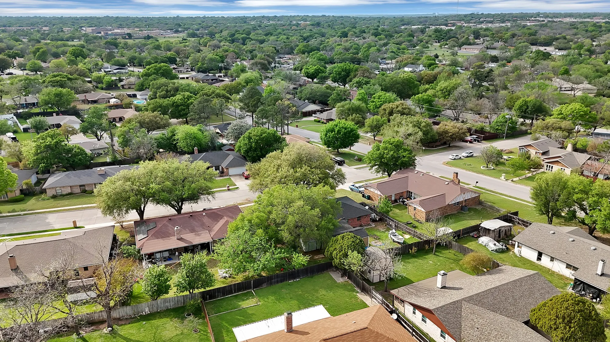 Single Family Residence For Sale in Tarrant County , 6305 Arthur Drive, Edgecliff Village, Texas 76134, 3 Bedroom, 2 Bathroom, 2 Garage spaces, 1,880 Sqft, built in 1975, mls#21223614, Real Estate Agent in Edgecliff Village, Homes For Sale in Tarrant county, Homes For Sale in Edgecliff Village, Realtor in Edgecliff Village Texas, Real Estate Brokerage Independent Realty Texas, Luminita Cordes Realtor