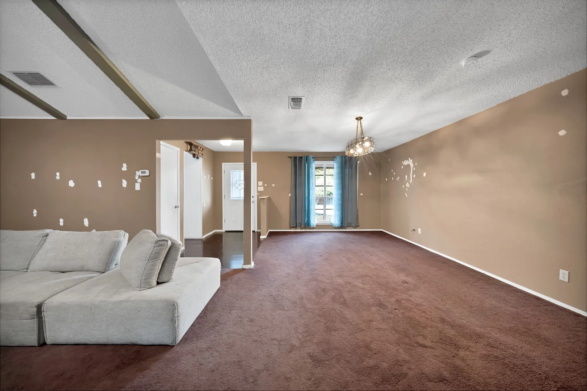 Single Family Residence For Sale in Tarrant County , 6305 Arthur Drive, Edgecliff Village, Texas 76134, 3 Bedroom, 2 Bathroom, 2 Garage spaces, 1,880 Sqft, built in 1975, mls#21223614, Real Estate Agent in Edgecliff Village, Homes For Sale in Tarrant county, Homes For Sale in Edgecliff Village, Realtor in Edgecliff Village Texas, Real Estate Brokerage Independent Realty Texas, Luminita Cordes Realtor