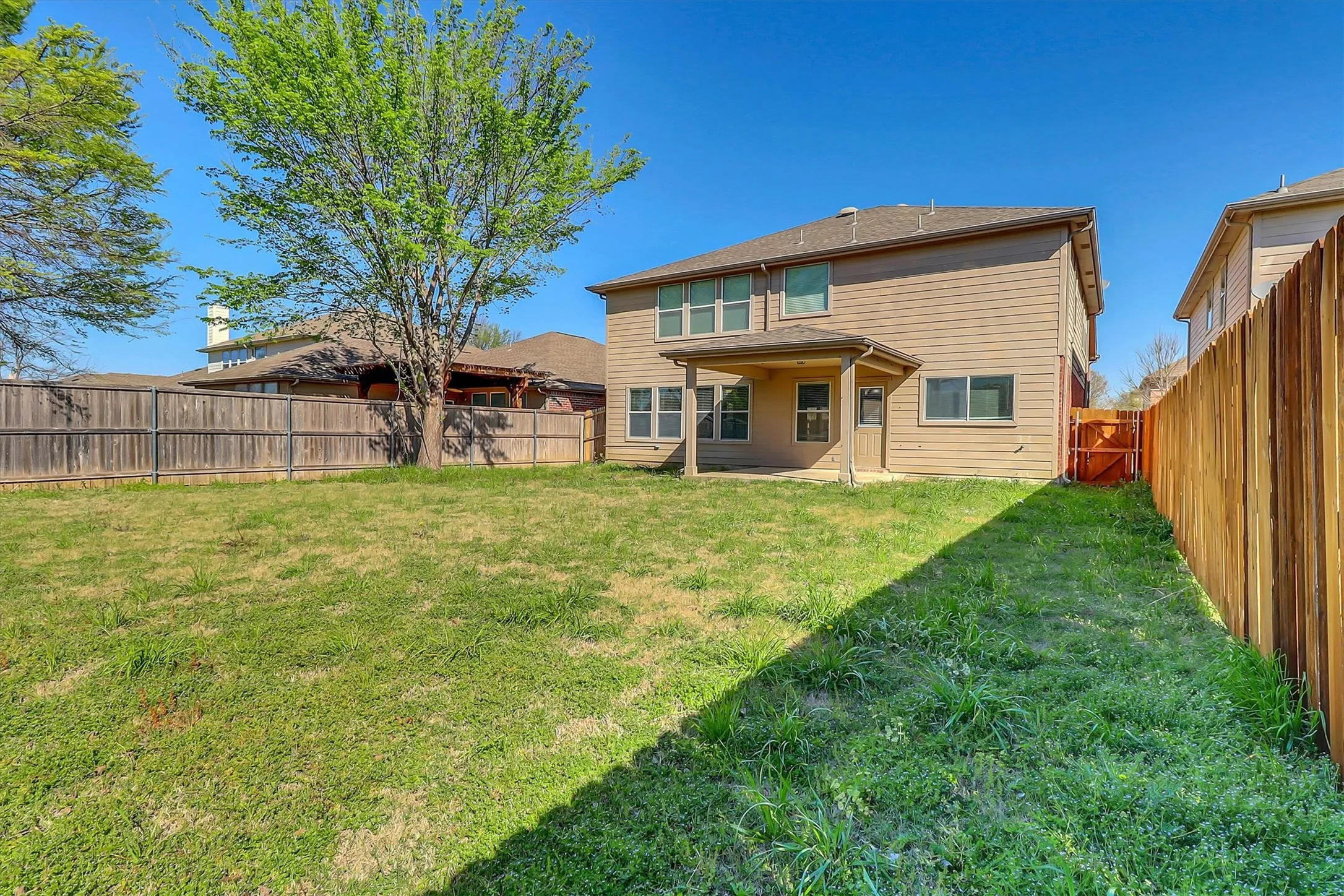 Single Family Residence For Sale in Collin County , 2045 Hanakoa Falls Drive, Anna, Texas 75409, 4 Bedroom, 3 Bathroom, 2 Garage spaces, 2,696 Sqft, built in 2005, mls#21215348, Real Estate Agent in Anna, Homes For Sale in Collin county, Homes For Sale in Anna, Realtor in Anna Texas, Real Estate Brokerage Independent Realty Texas, Luminita Cordes Realtor