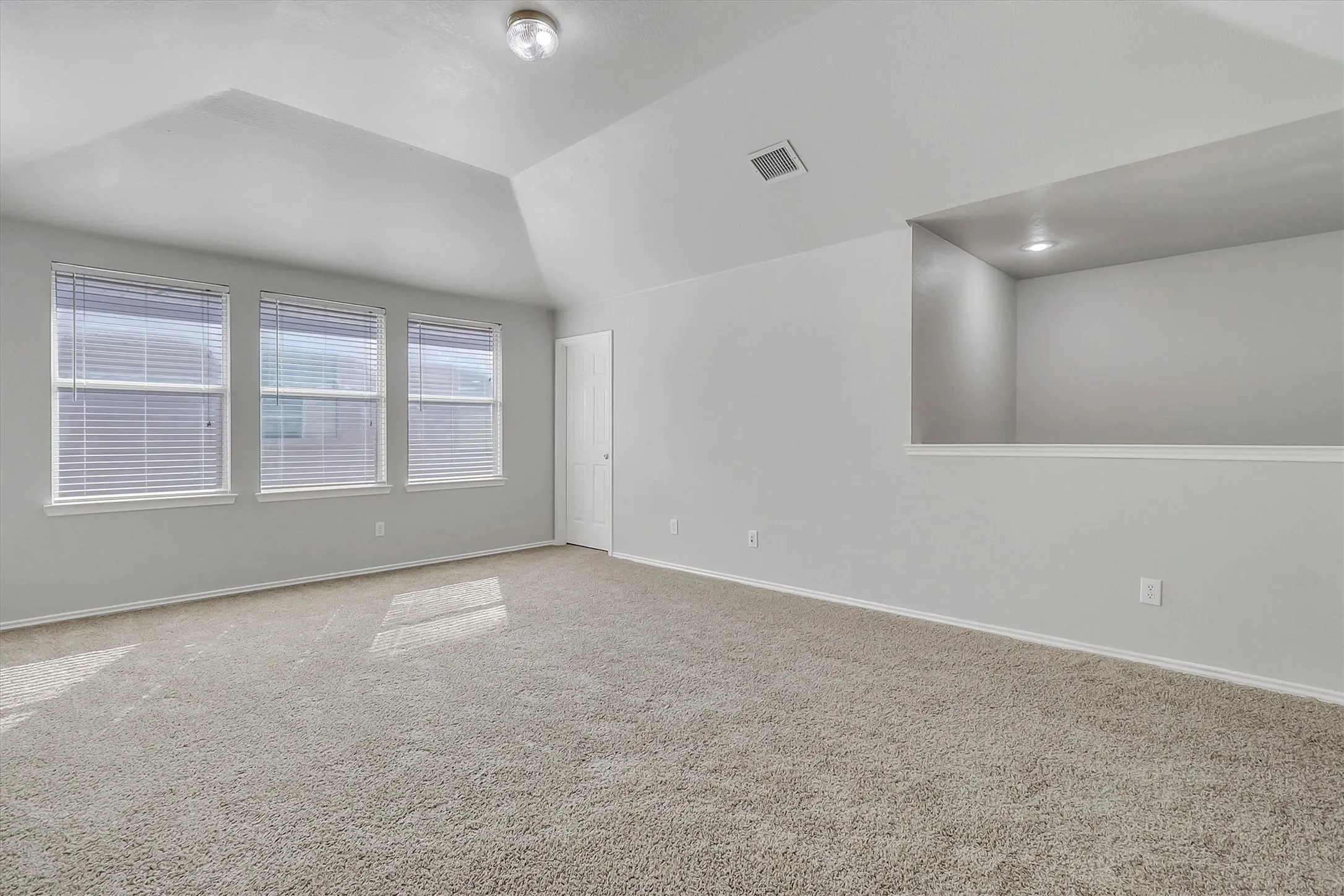 Single Family Residence For Sale in Collin County , 2045 Hanakoa Falls Drive, Anna, Texas 75409, 4 Bedroom, 3 Bathroom, 2 Garage spaces, 2,696 Sqft, built in 2005, mls#21215348, Real Estate Agent in Anna, Homes For Sale in Collin county, Homes For Sale in Anna, Realtor in Anna Texas, Real Estate Brokerage Independent Realty Texas, Luminita Cordes Realtor