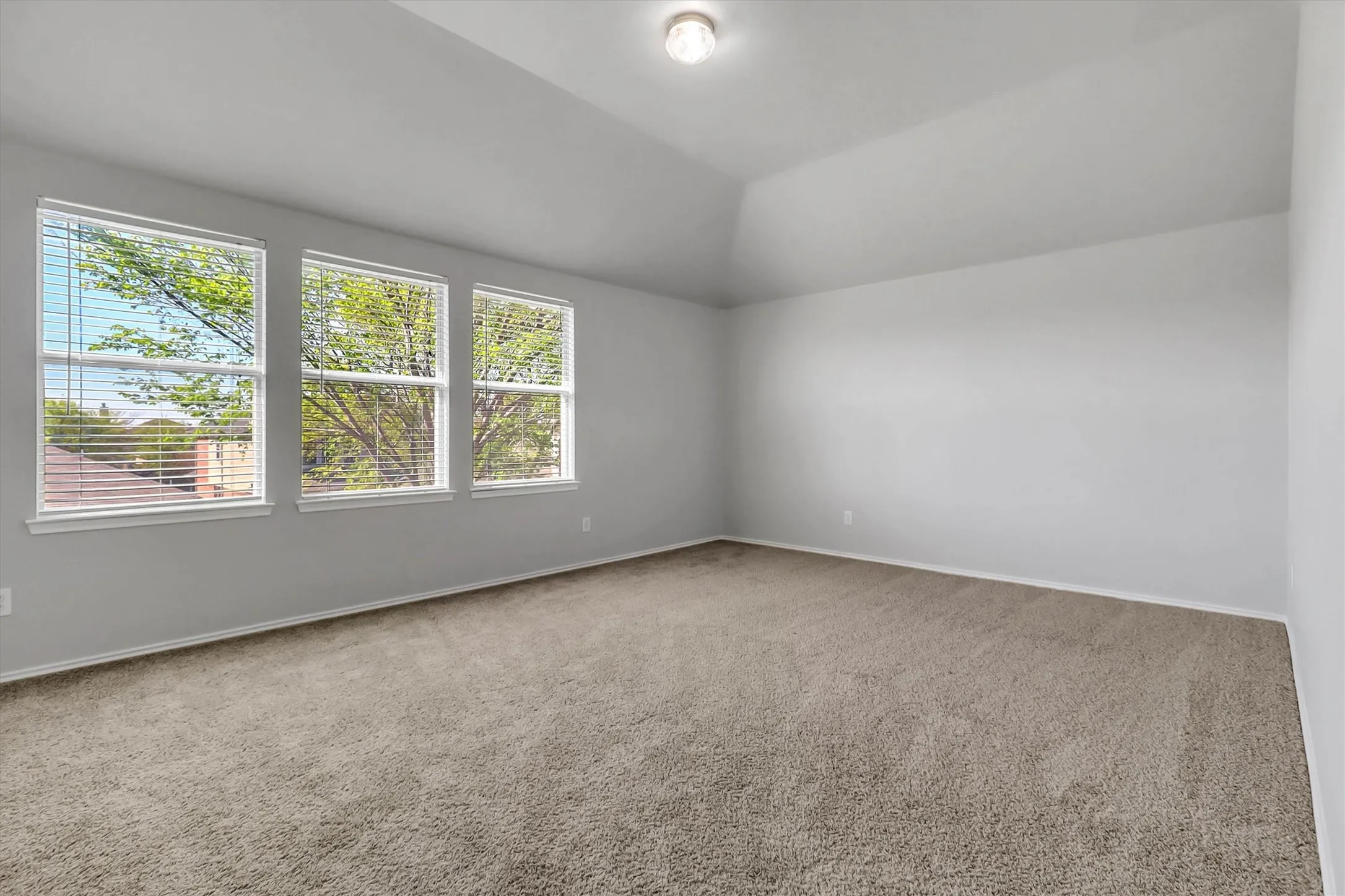 Single Family Residence For Sale in Collin County , 2045 Hanakoa Falls Drive, Anna, Texas 75409, 4 Bedroom, 3 Bathroom, 2 Garage spaces, 2,696 Sqft, built in 2005, mls#21215348, Real Estate Agent in Anna, Homes For Sale in Collin county, Homes For Sale in Anna, Realtor in Anna Texas, Real Estate Brokerage Independent Realty Texas, Luminita Cordes Realtor